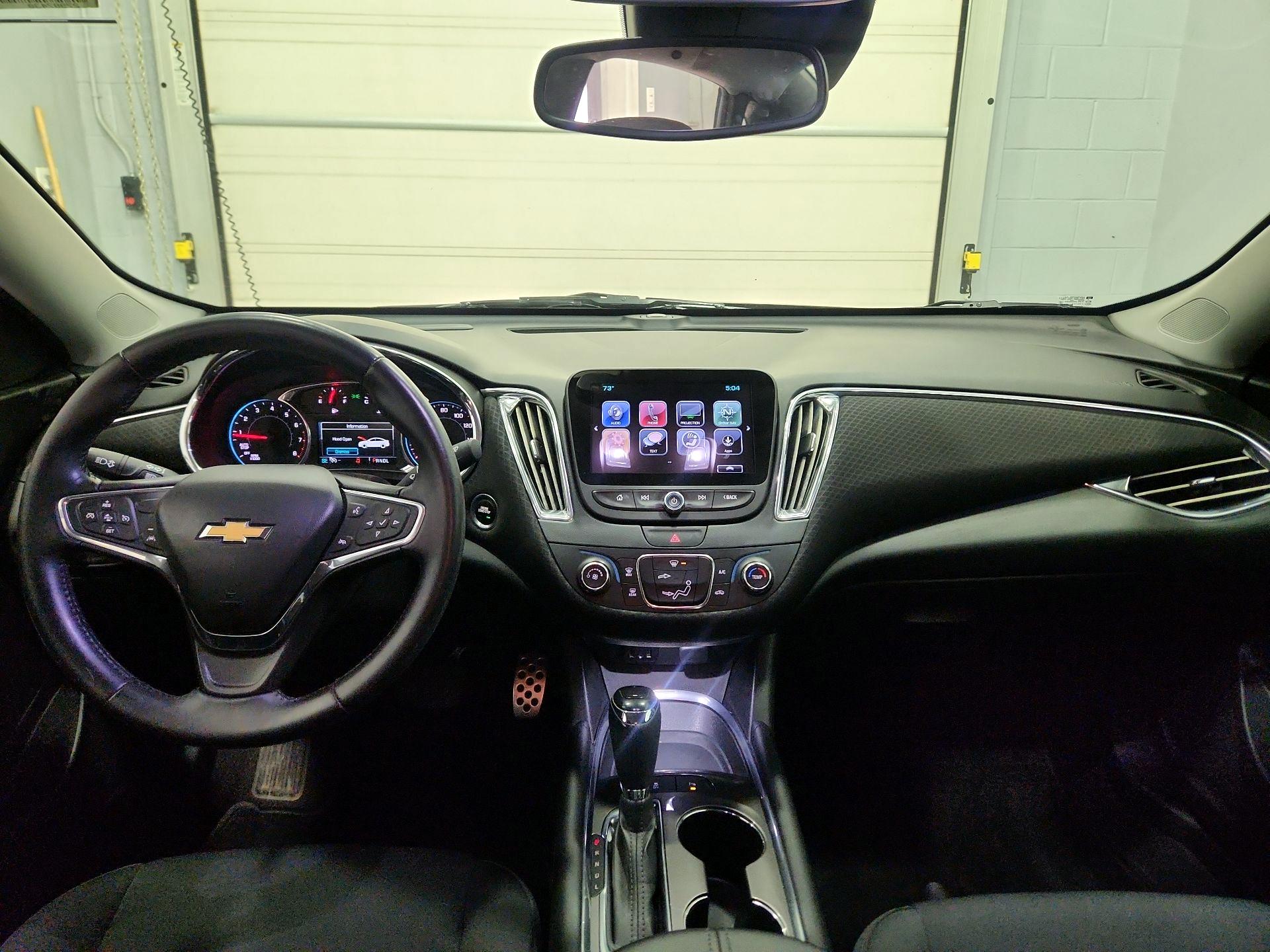 Thumbnail: 2017 Chevrolet Malibu - 9