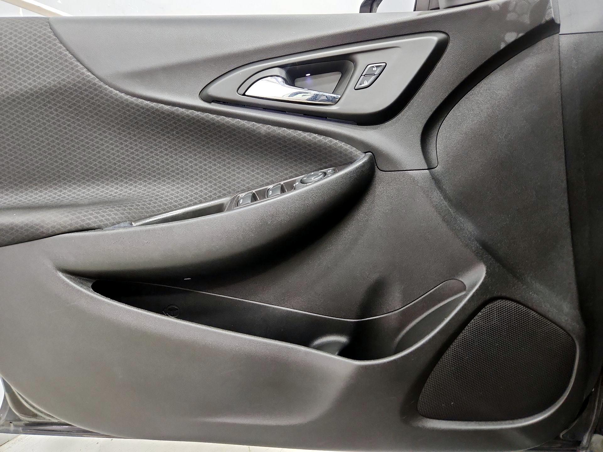 Thumbnail: 2017 Chevrolet Malibu - 12