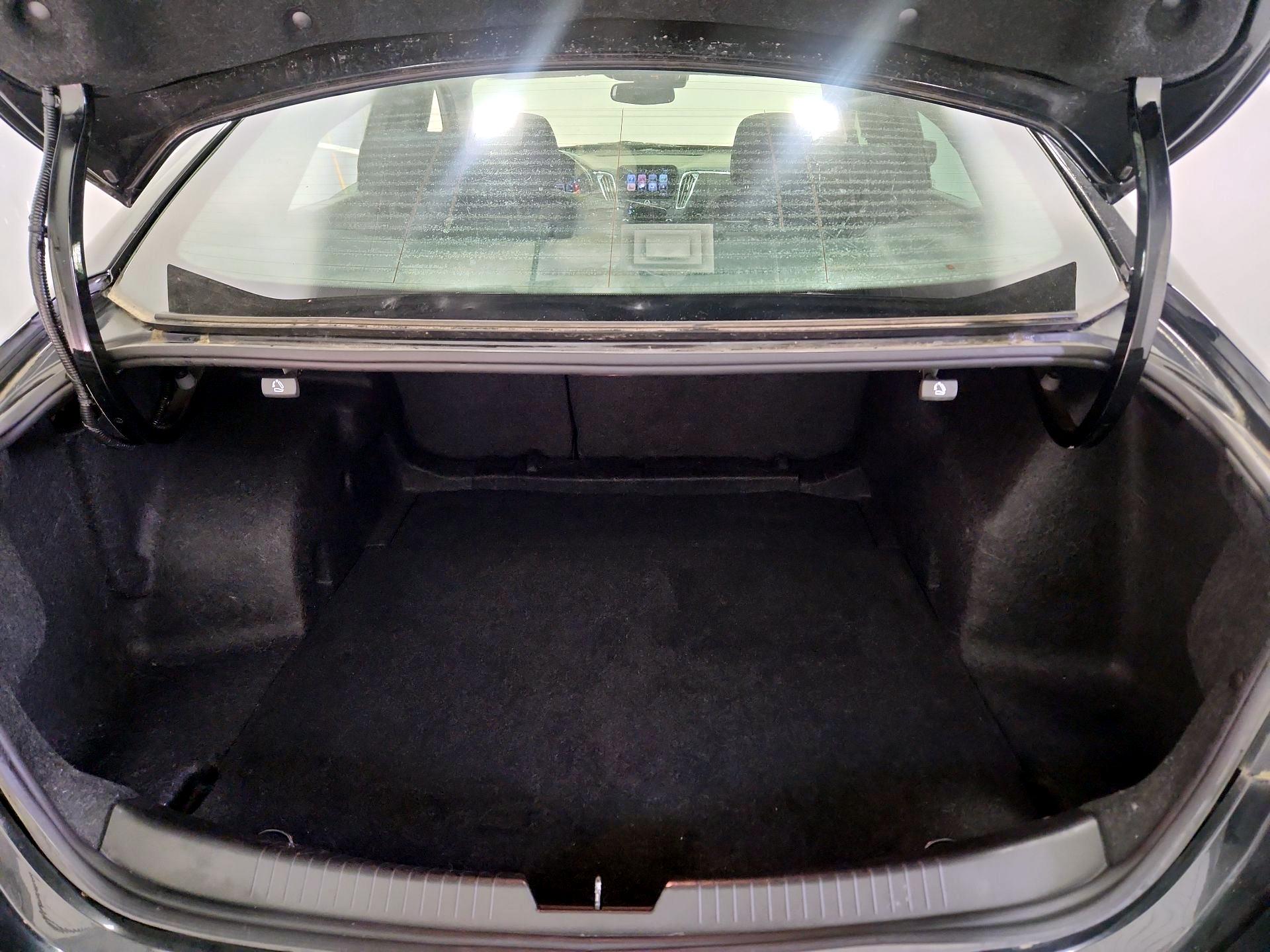 Thumbnail: 2017 Chevrolet Malibu - 20