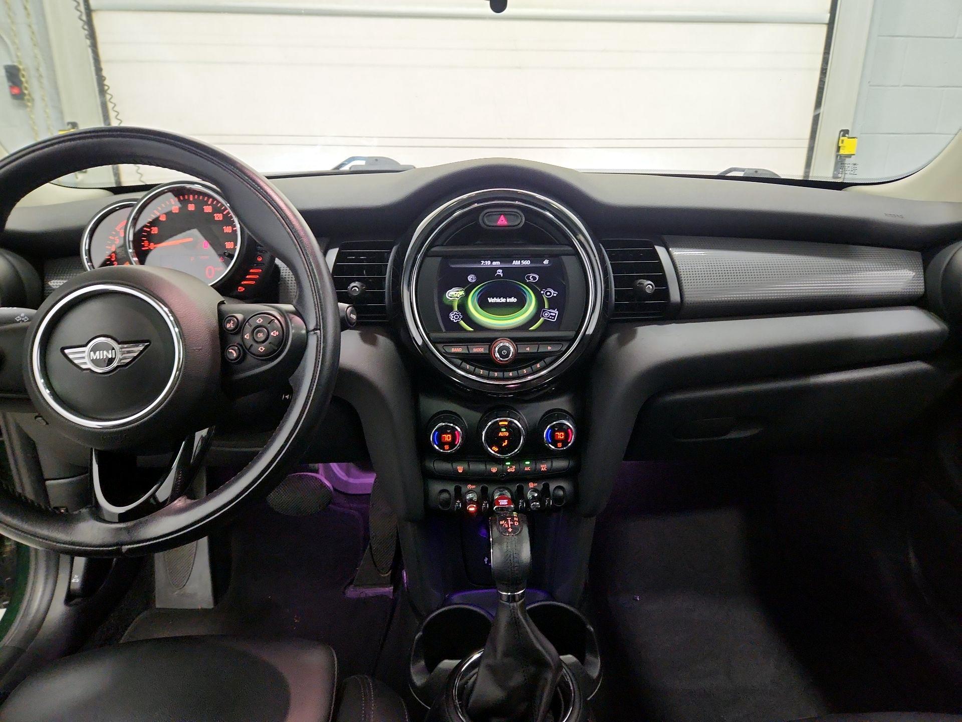 Thumbnail: 2016 MINI Cooper Hardtop - 9