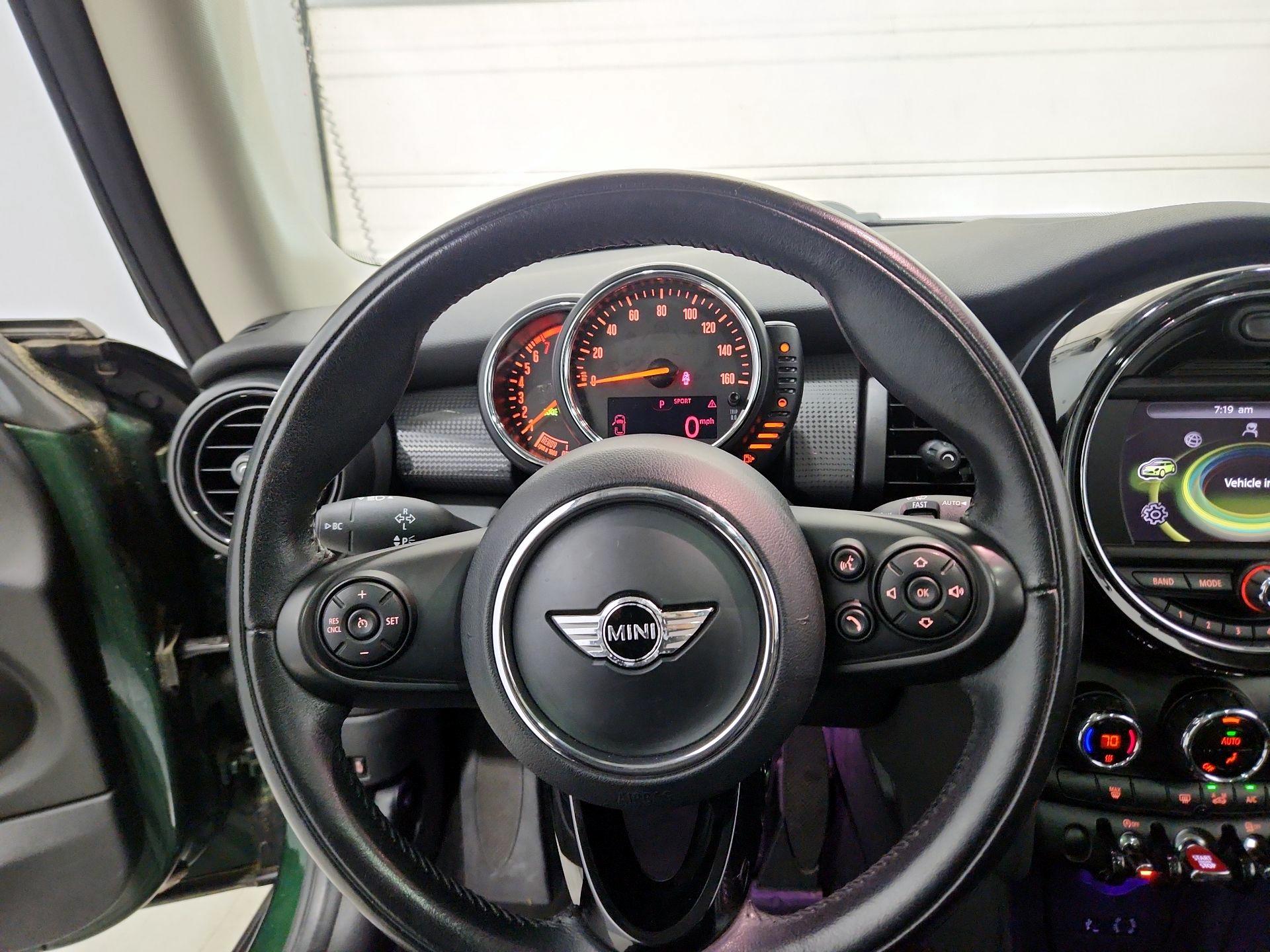 Thumbnail: 2016 MINI Cooper Hardtop - 10