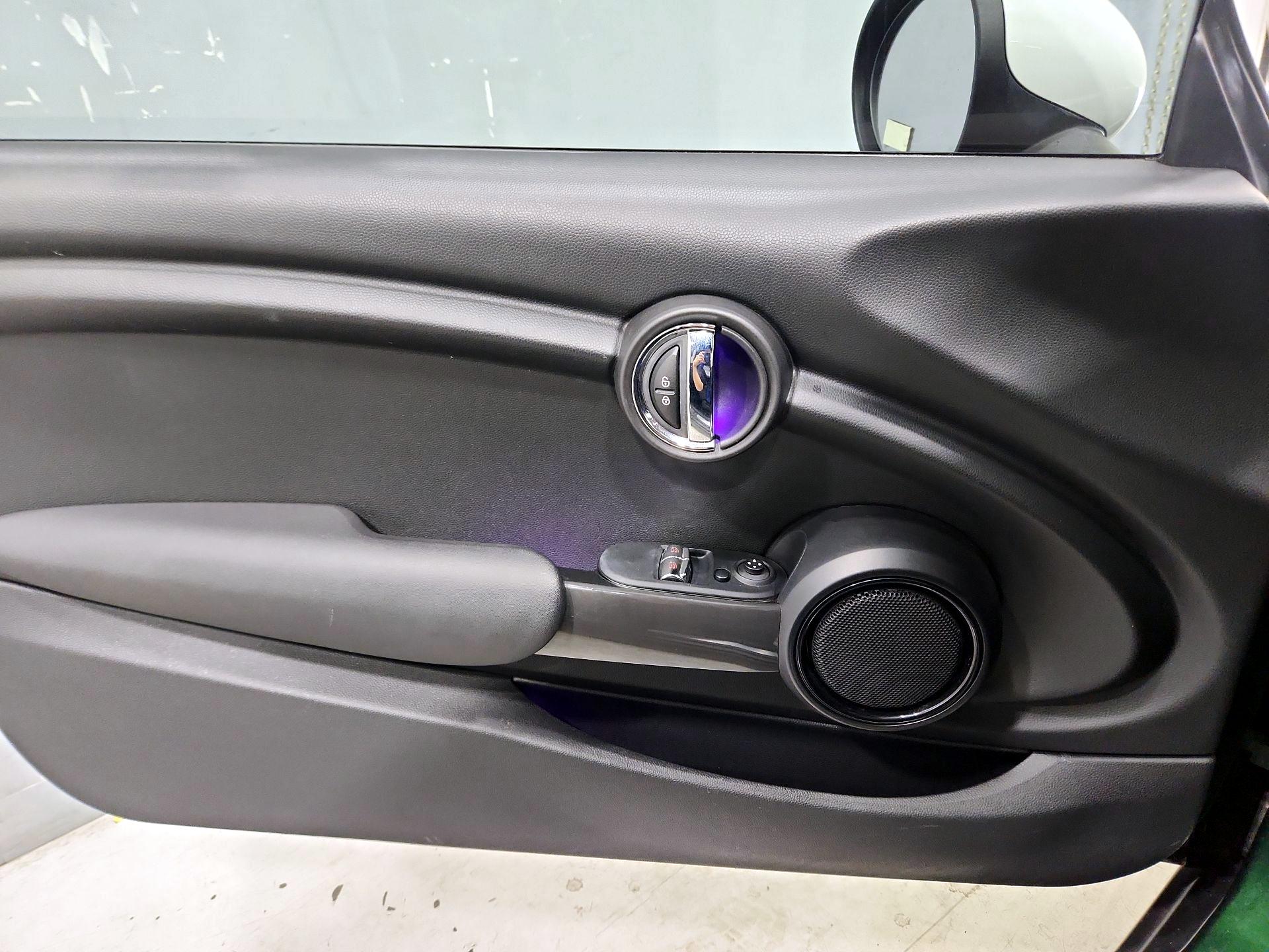 Thumbnail: 2016 MINI Cooper Hardtop - 12