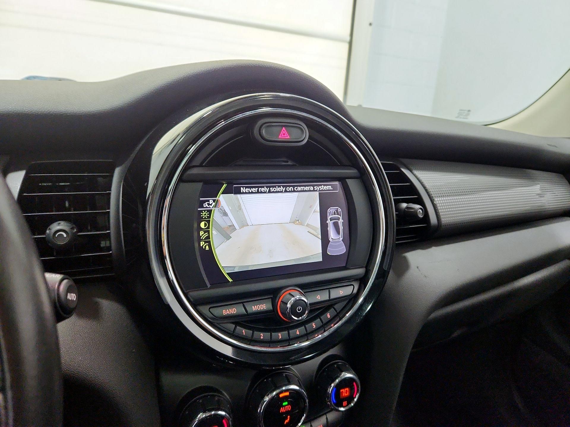 Thumbnail: 2016 MINI Cooper Hardtop - 14