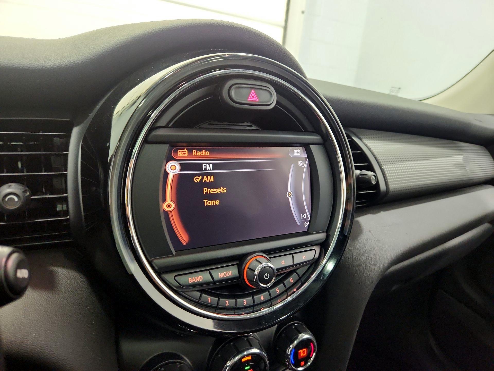 Thumbnail: 2016 MINI Cooper Hardtop - 15