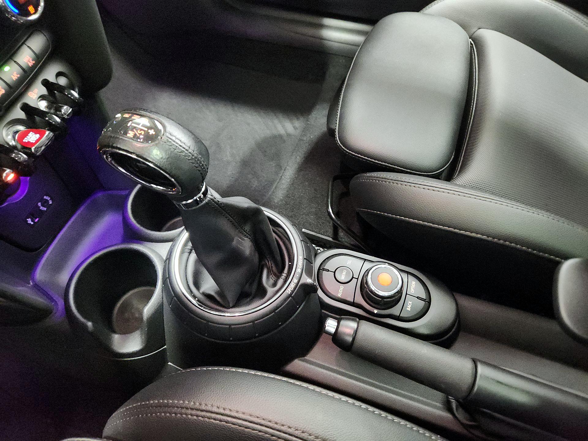 Thumbnail: 2016 MINI Cooper Hardtop - 17