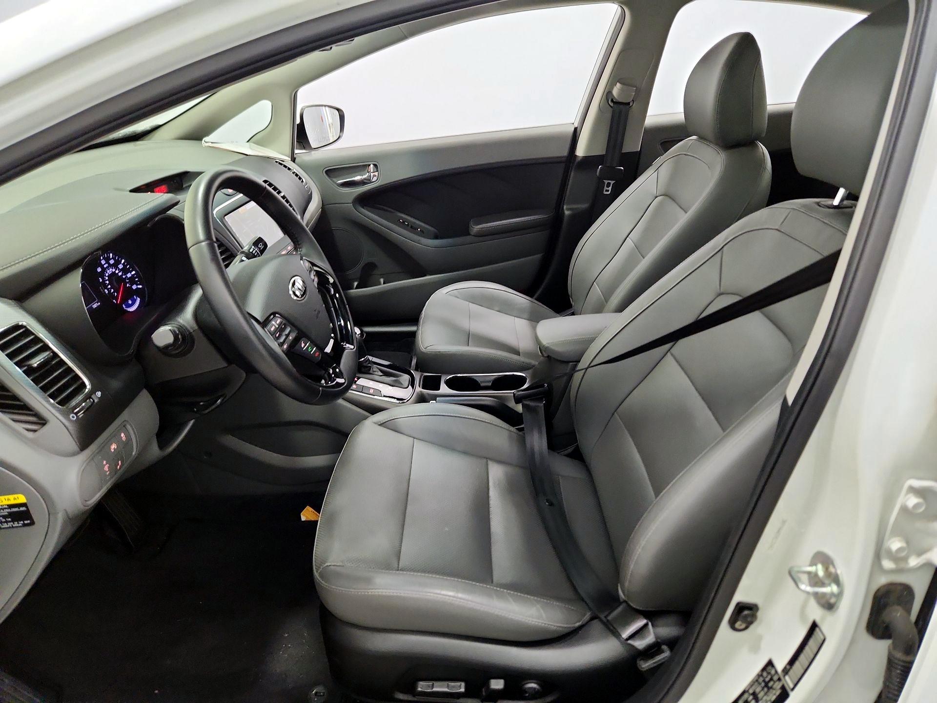 Thumbnail: 2017 Kia Forte - 11