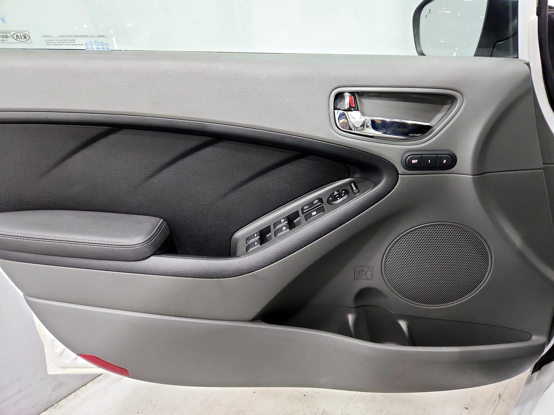 Thumbnail: 2017 Kia Forte - 12