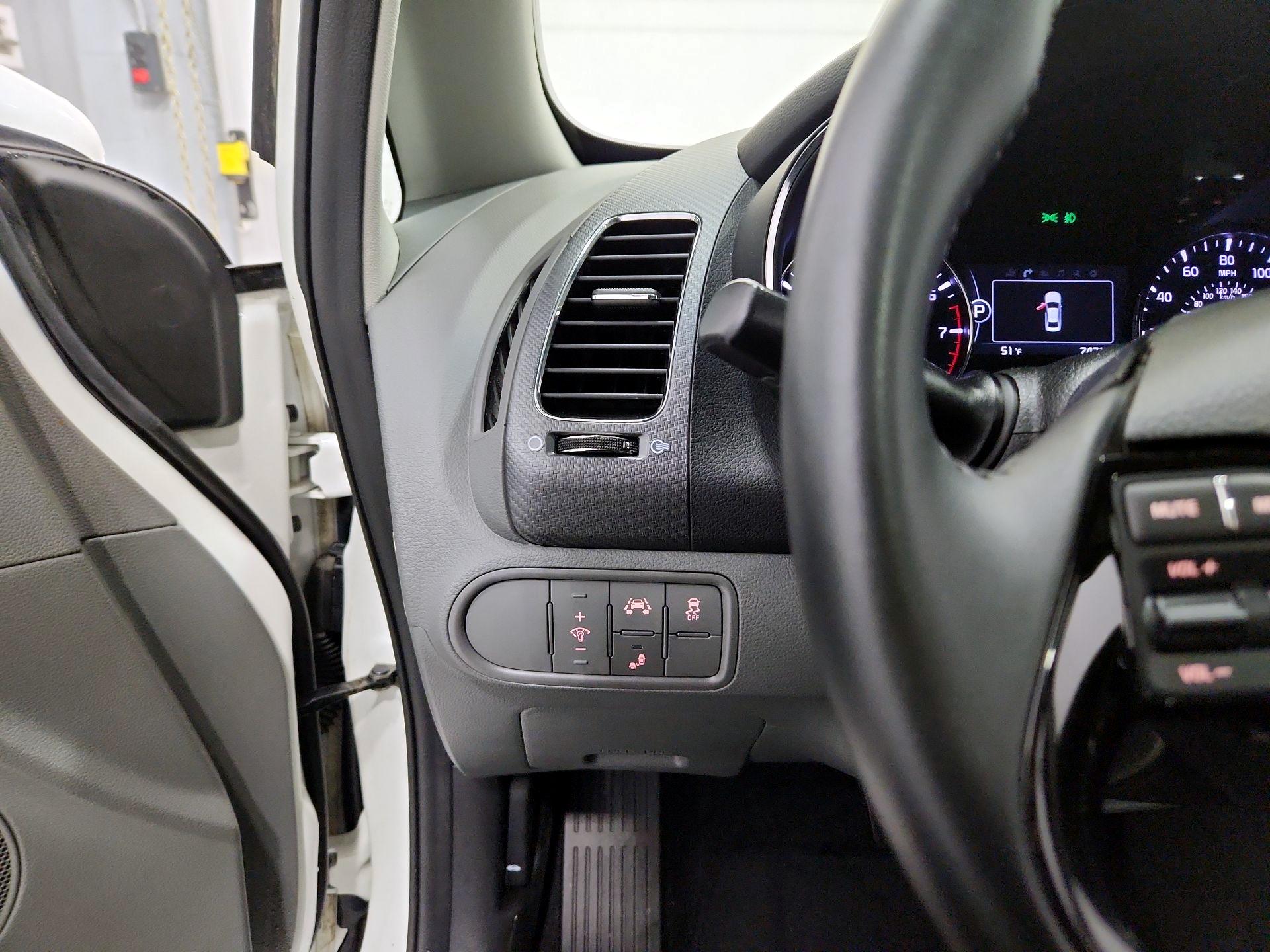 Thumbnail: 2017 Kia Forte - 13