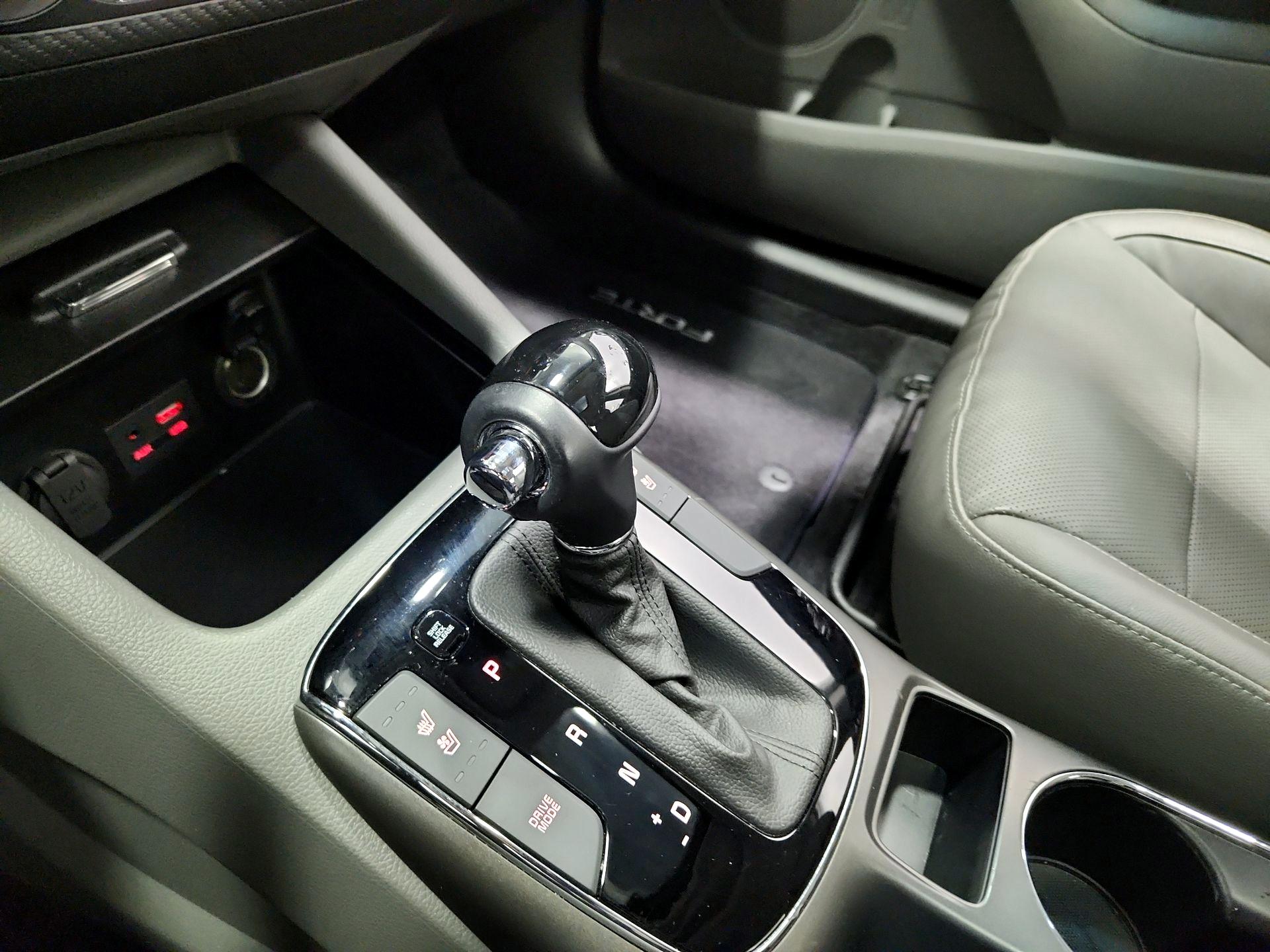 Thumbnail: 2017 Kia Forte - 18