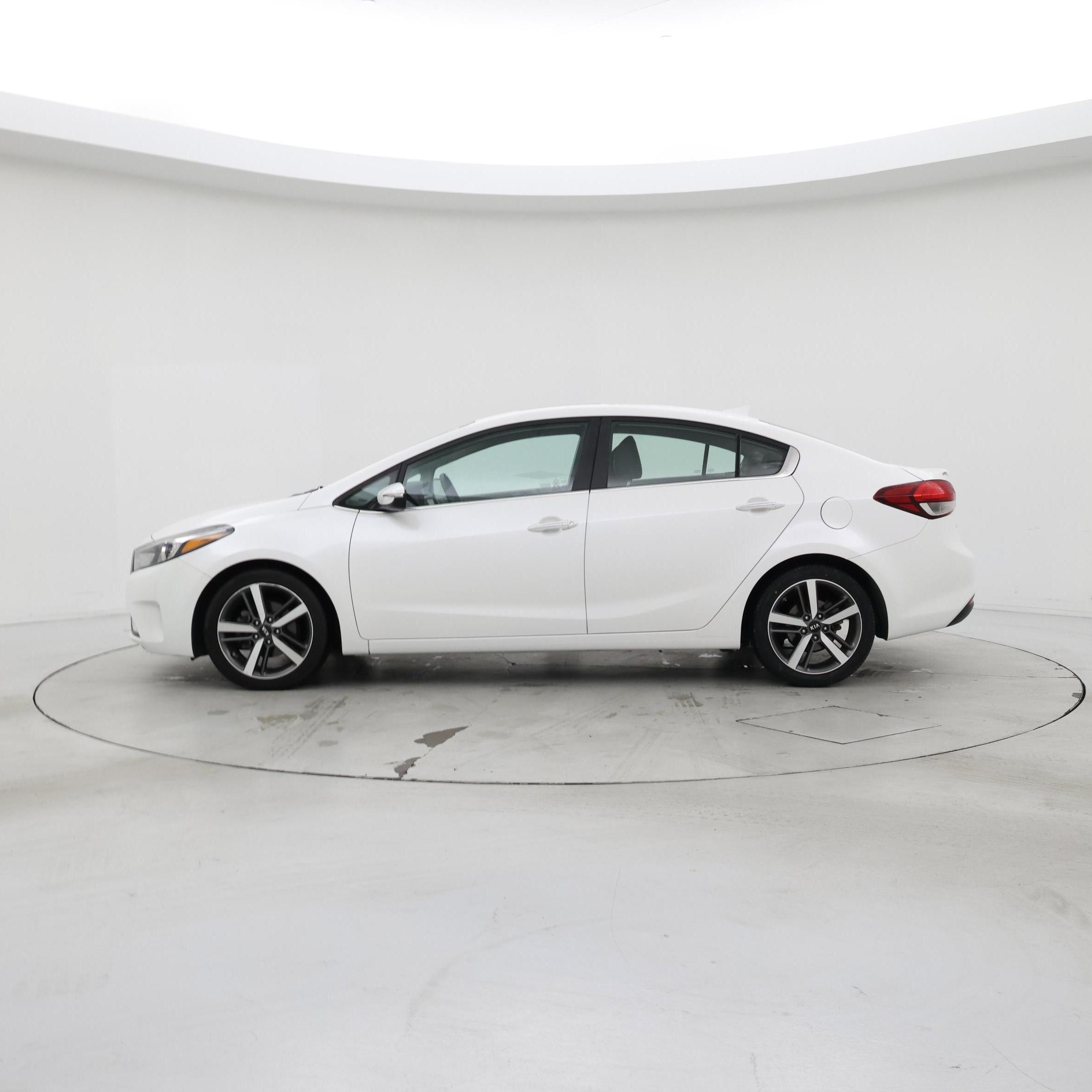 Thumbnail: 2017 Kia Forte - 3