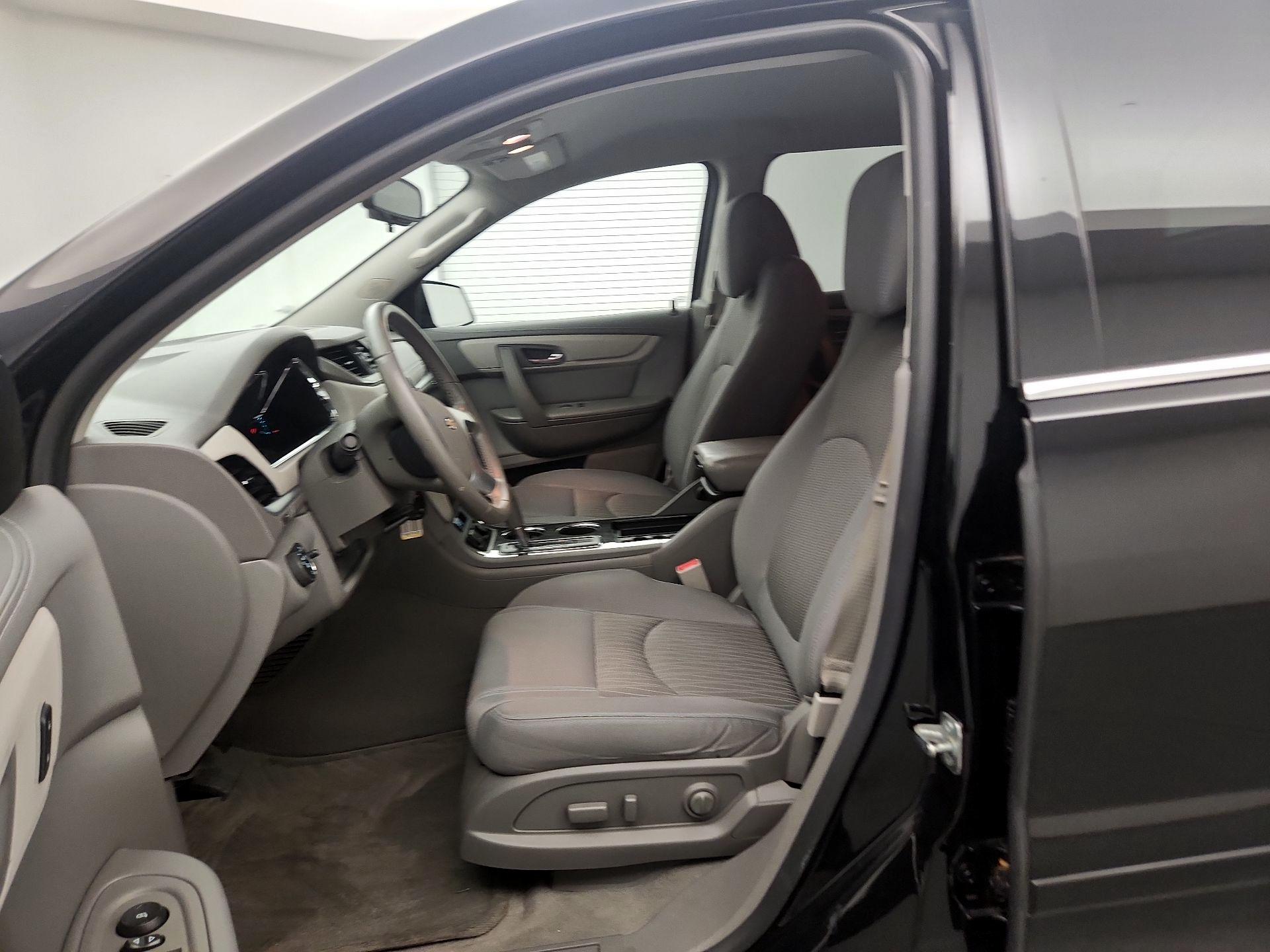 Thumbnail: 2017 Chevrolet Traverse - 9