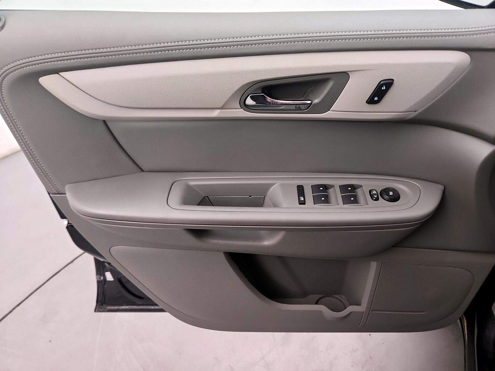 Thumbnail: 2017 Chevrolet Traverse - 10