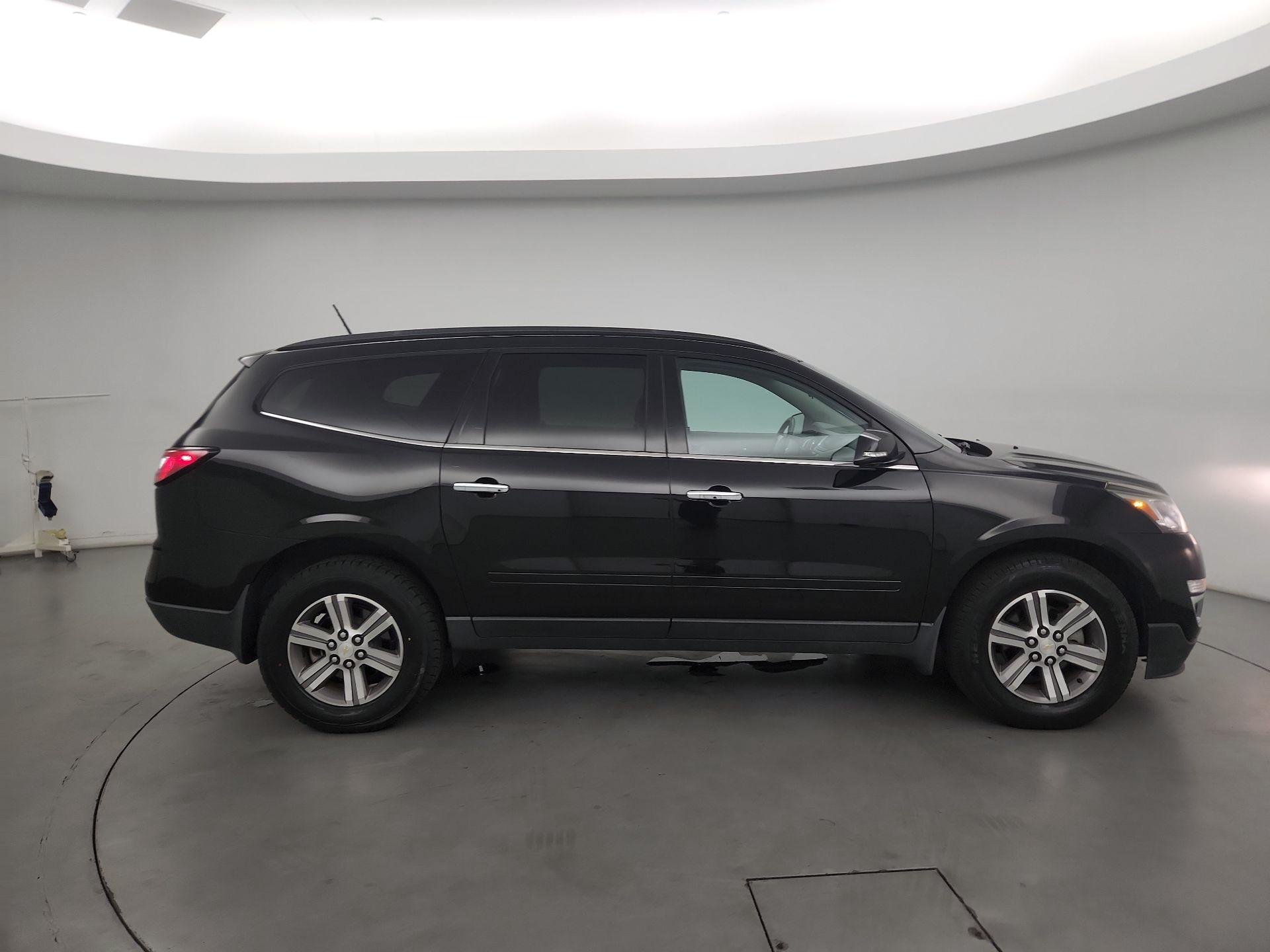 Thumbnail: 2017 Chevrolet Traverse - 4