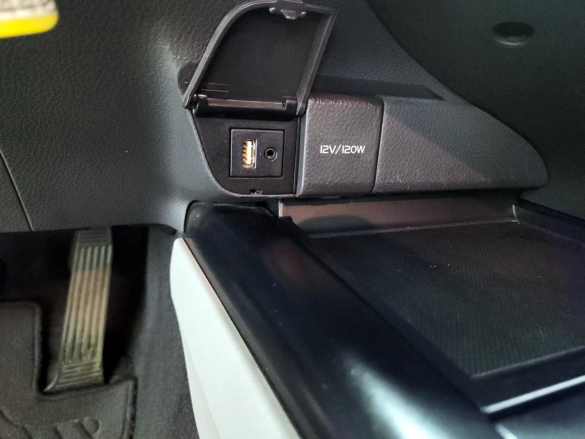 Thumbnail: 2019 Toyota Camry - 18