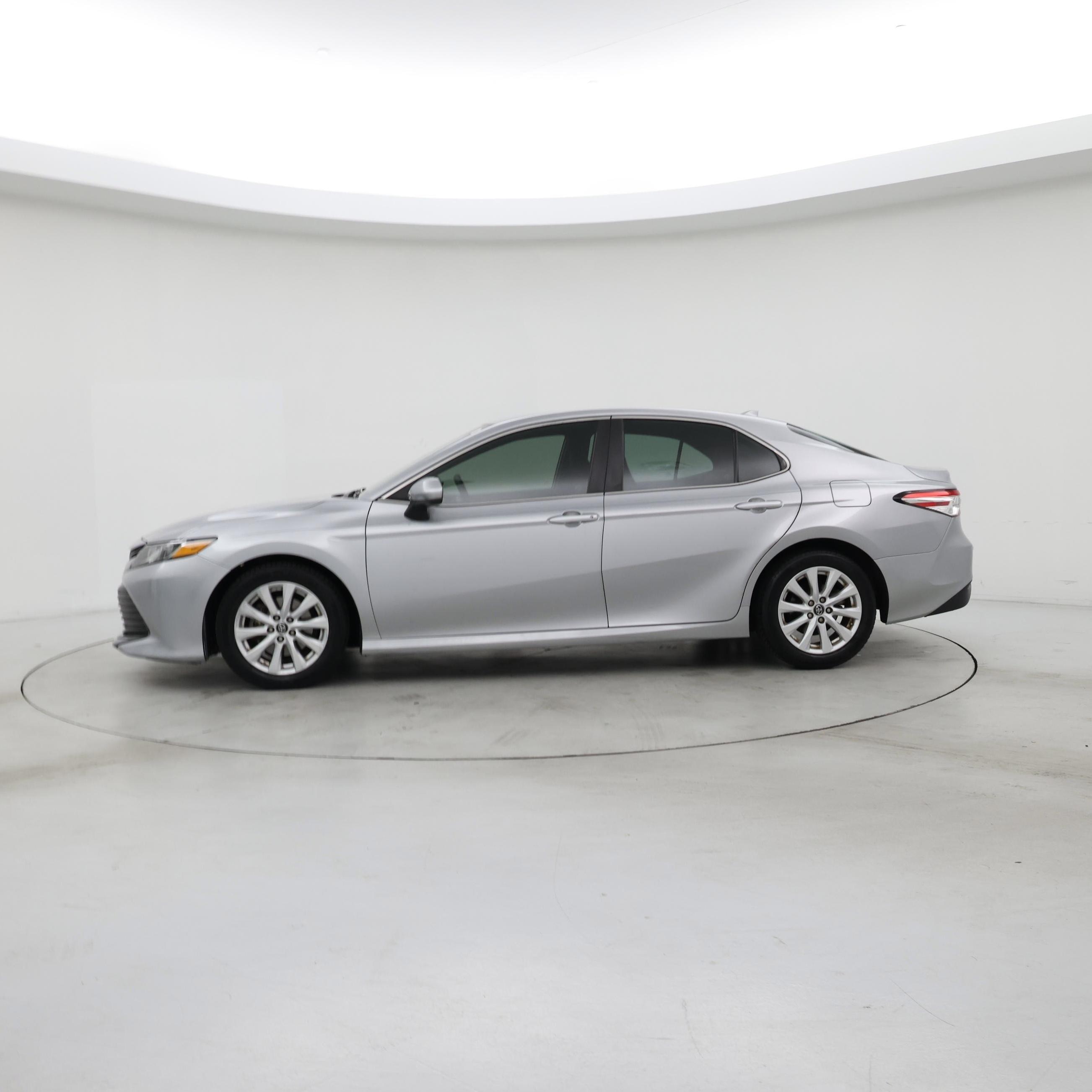 Thumbnail: 2019 Toyota Camry - 3