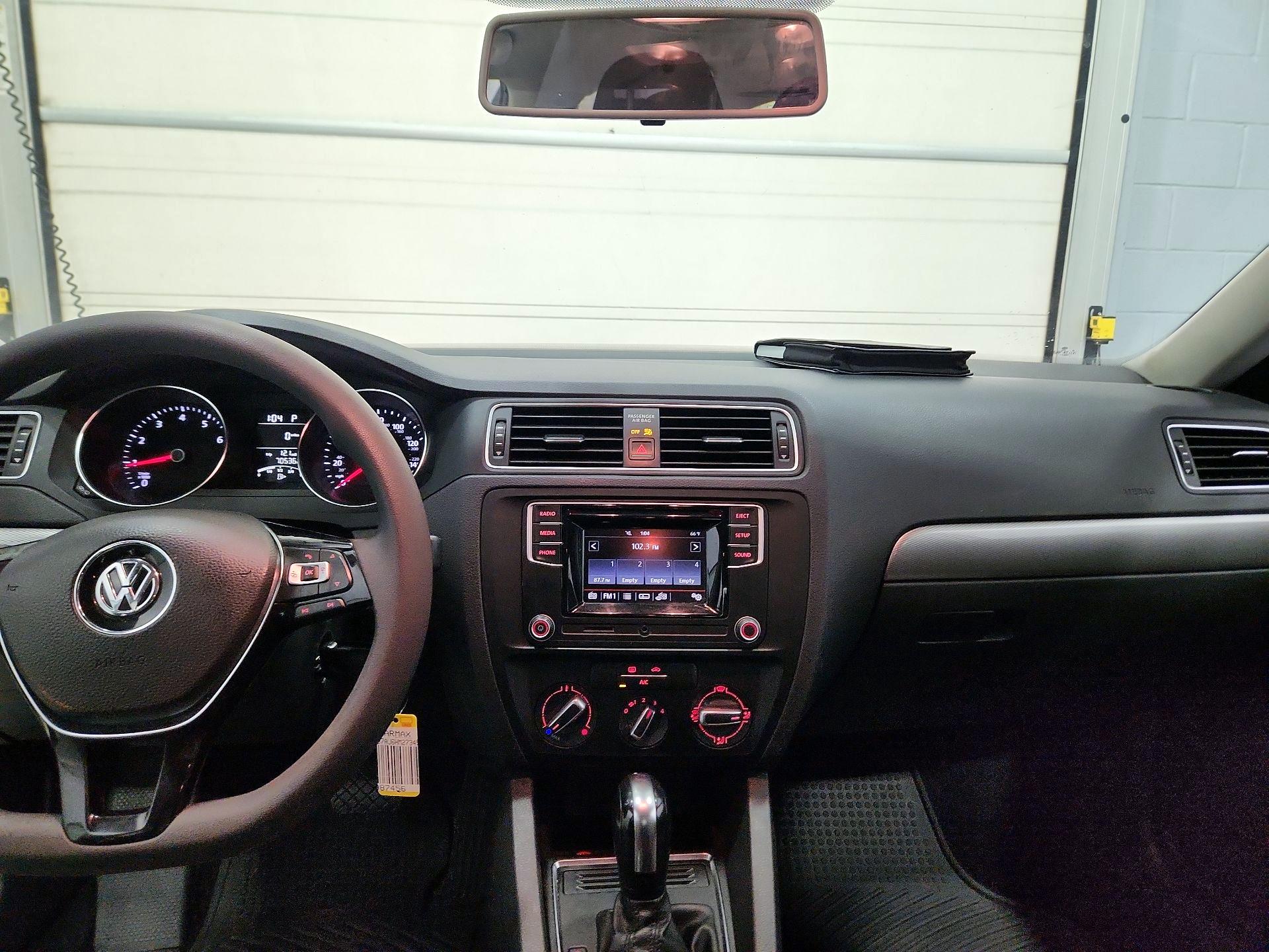 Thumbnail: 2017 Volkswagen Jetta - 9