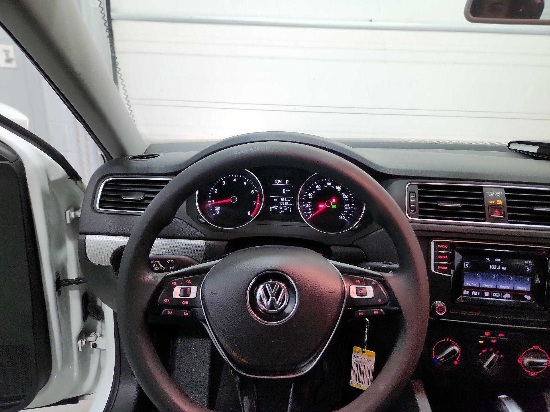 Thumbnail: 2017 Volkswagen Jetta - 10