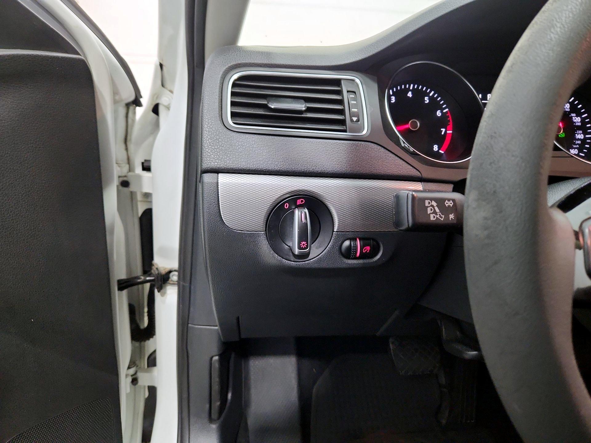 Thumbnail: 2017 Volkswagen Jetta - 13