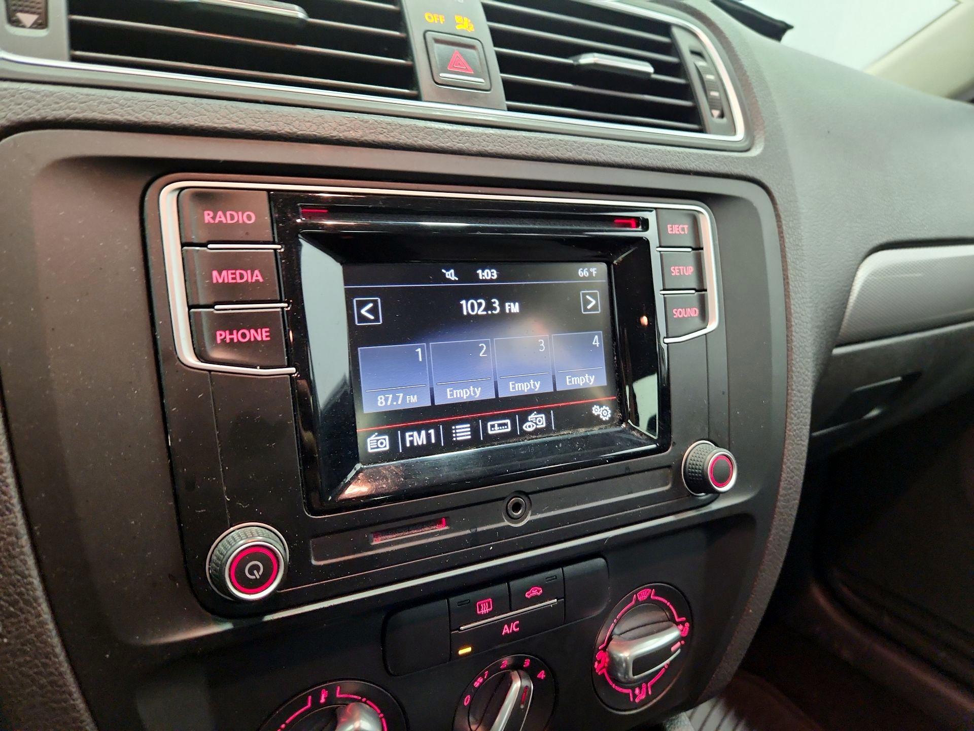 Thumbnail: 2017 Volkswagen Jetta - 15