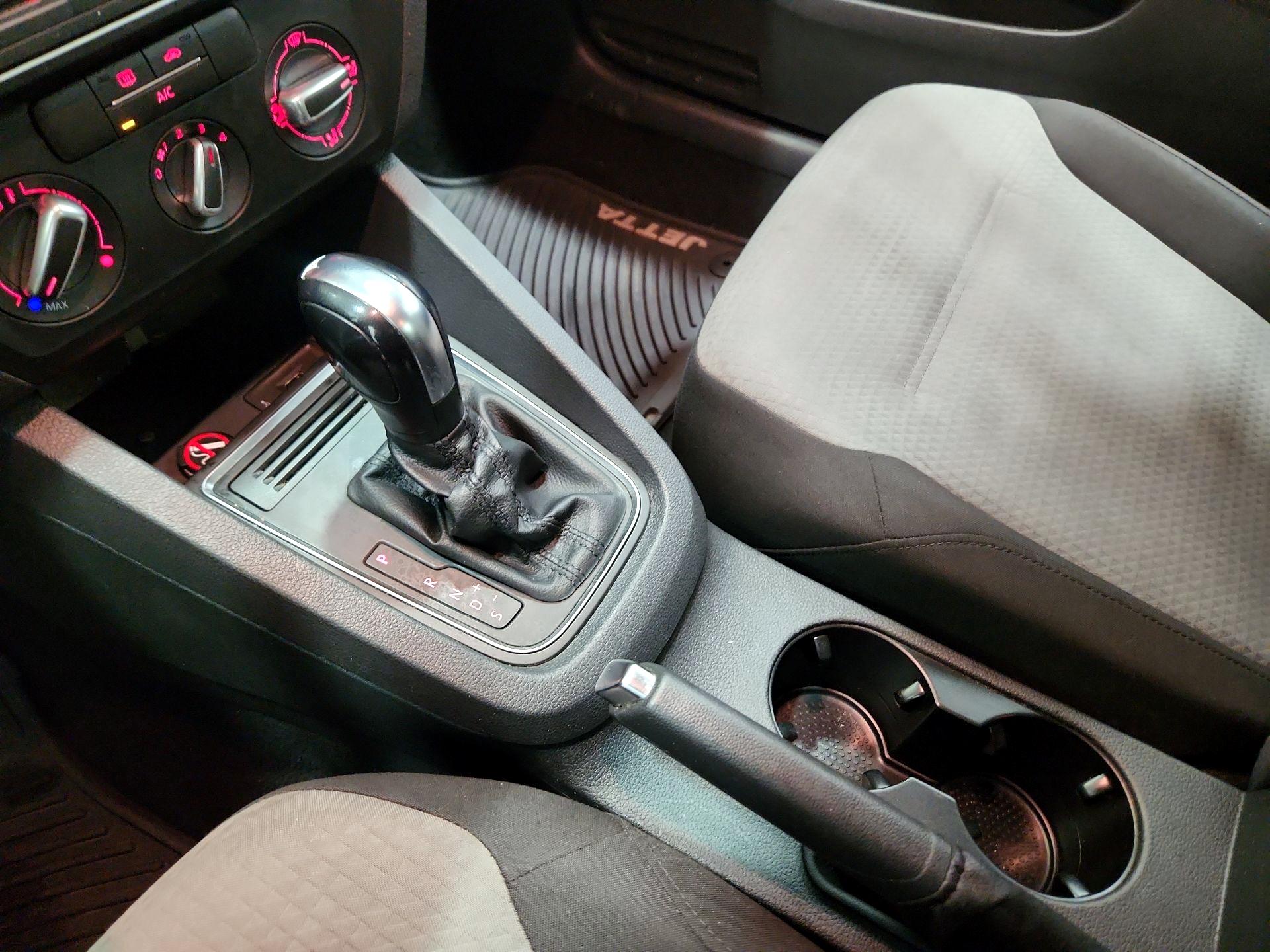 Thumbnail: 2017 Volkswagen Jetta - 17