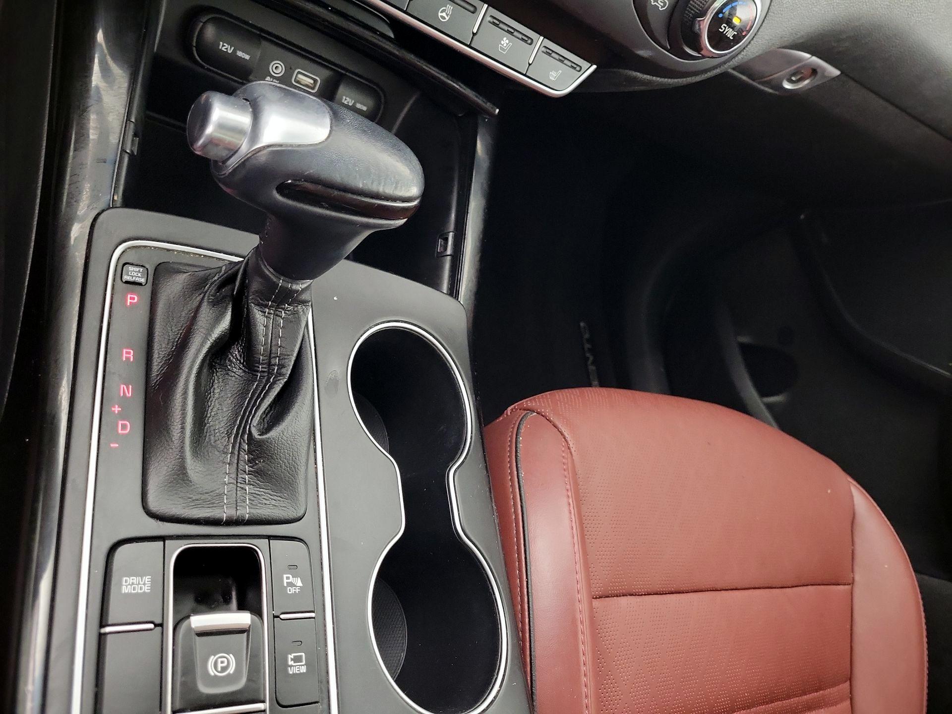 Thumbnail: 2016 Kia Sorento - 16