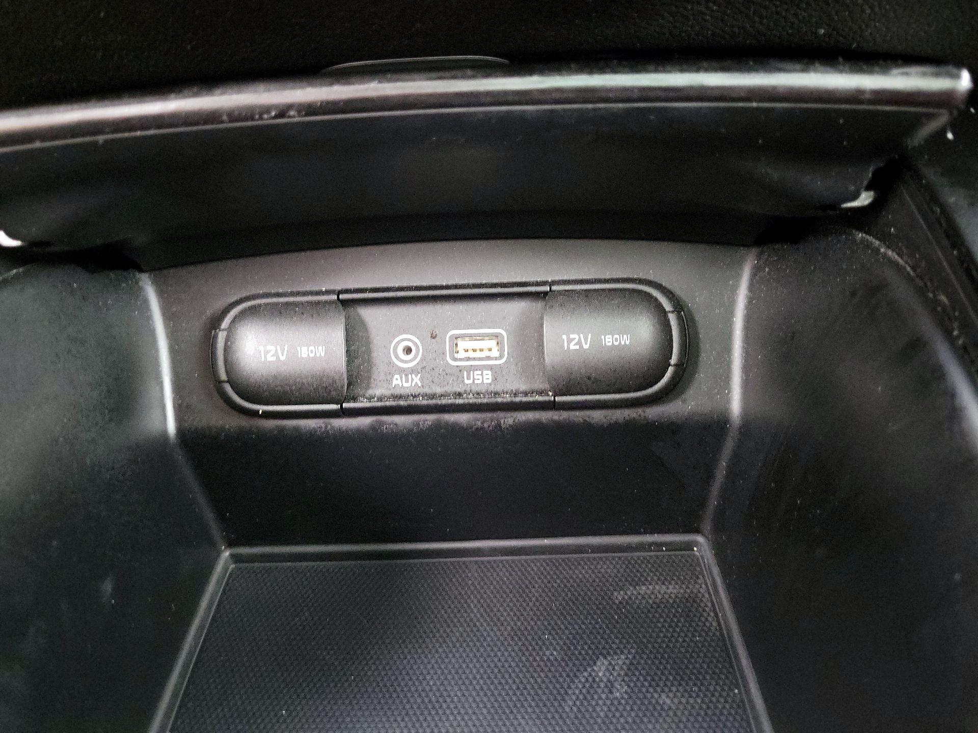 Thumbnail: 2016 Kia Sorento - 17