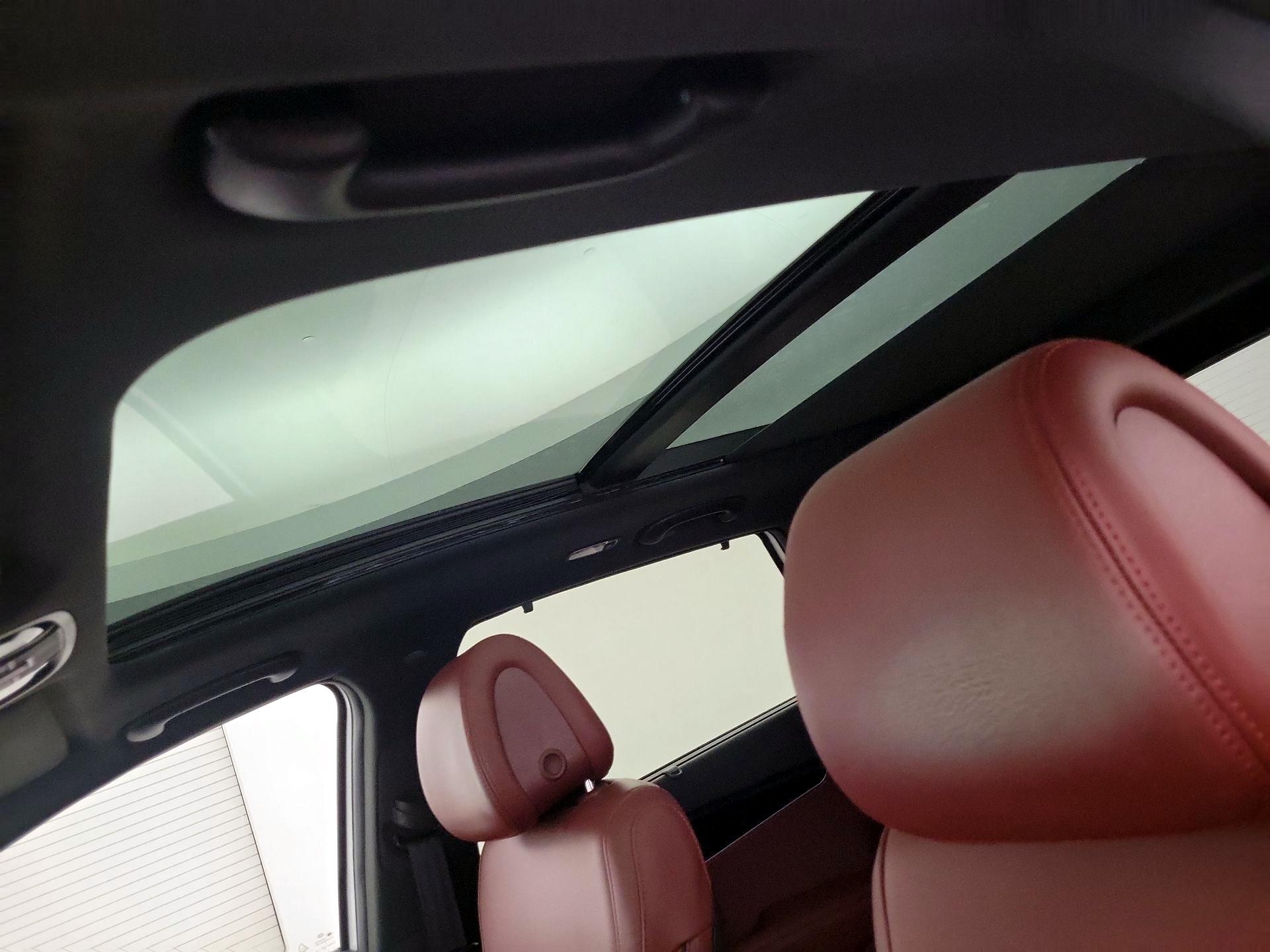 Thumbnail: 2016 Kia Sorento - 18