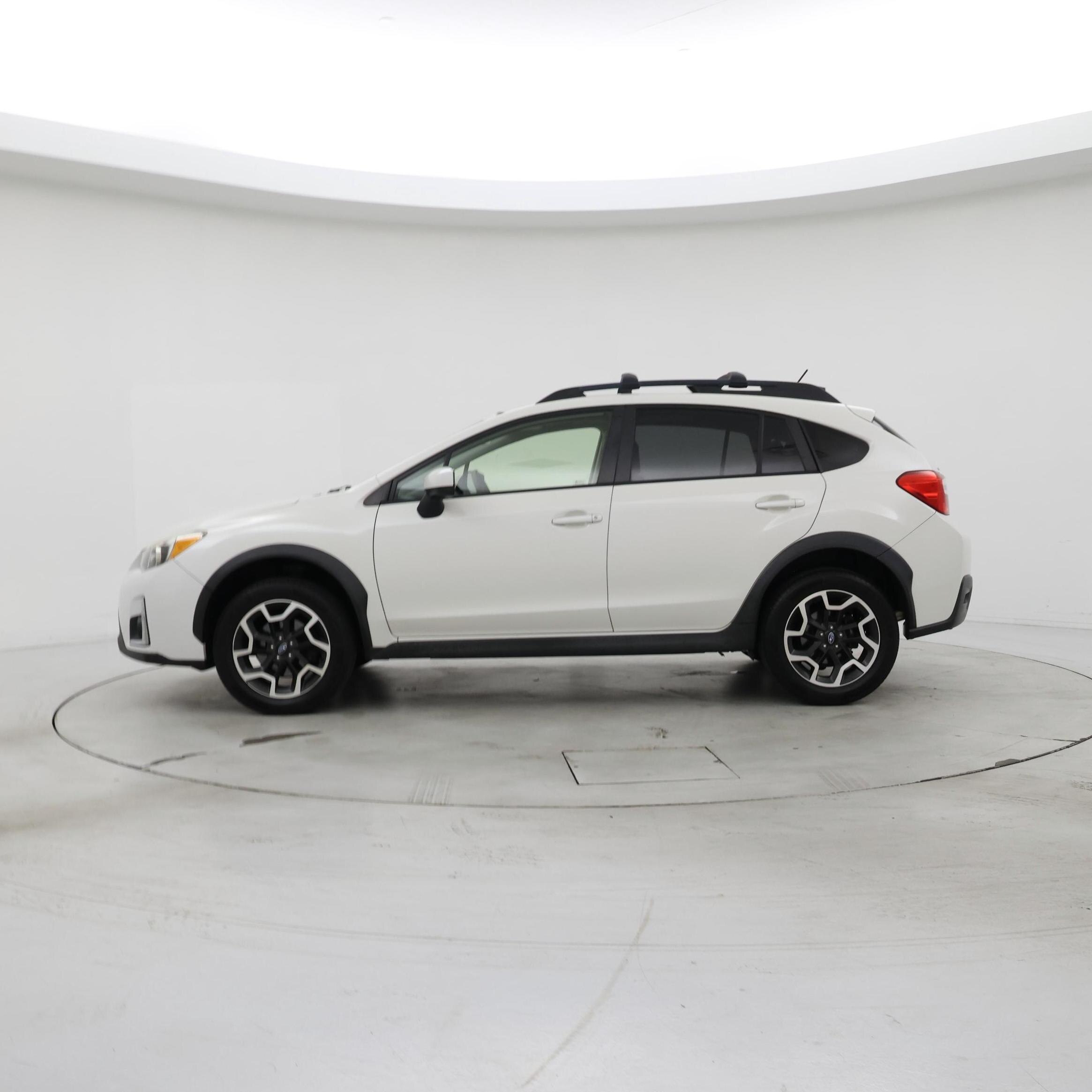 Thumbnail: 2017 Subaru Crosstrek - 3