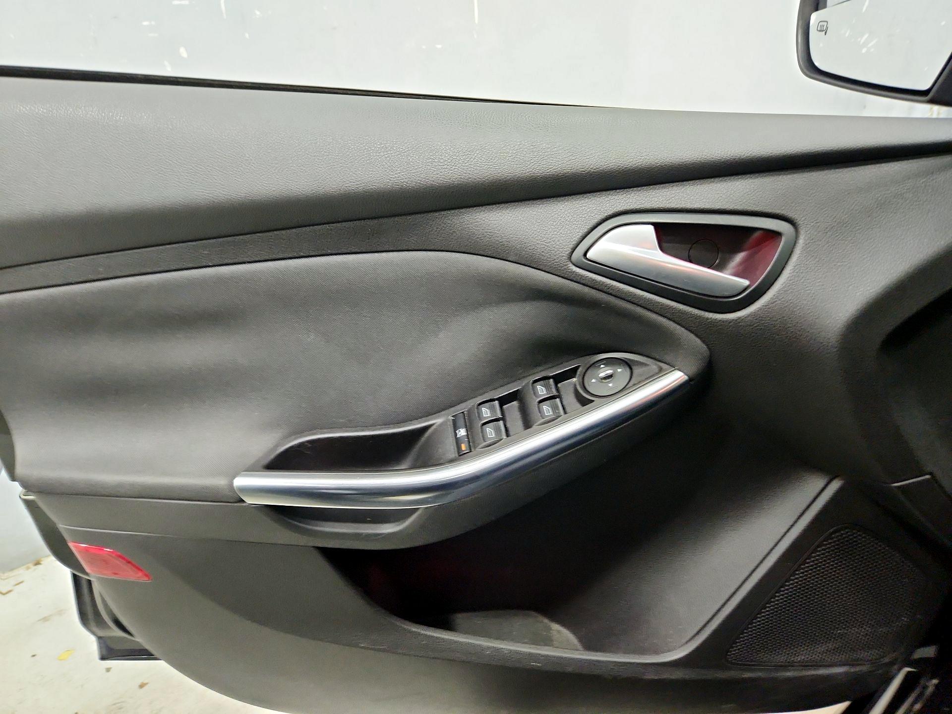 Thumbnail: 2014 Ford Focus - 12