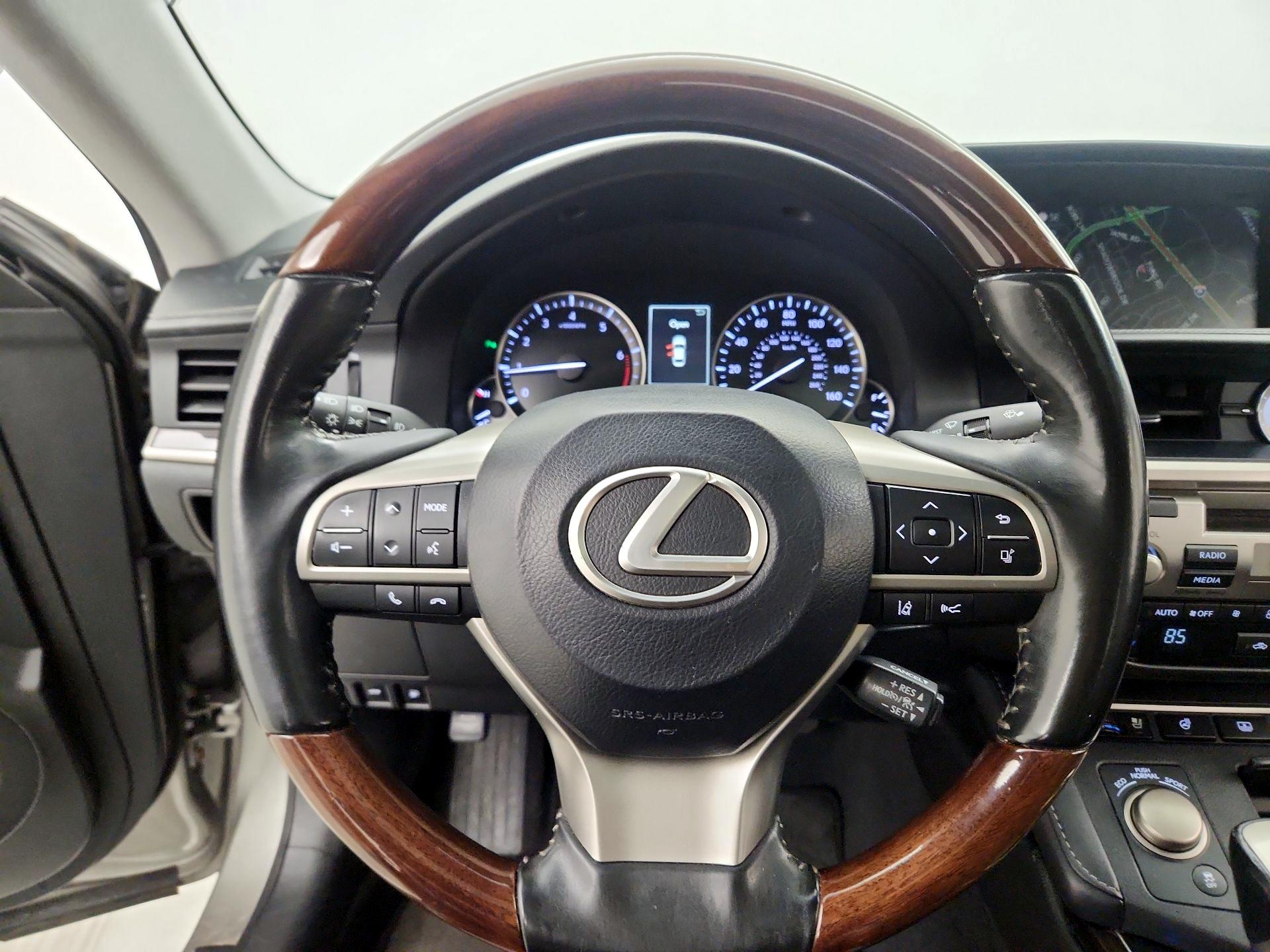 Thumbnail: 2017 Lexus ES - 10