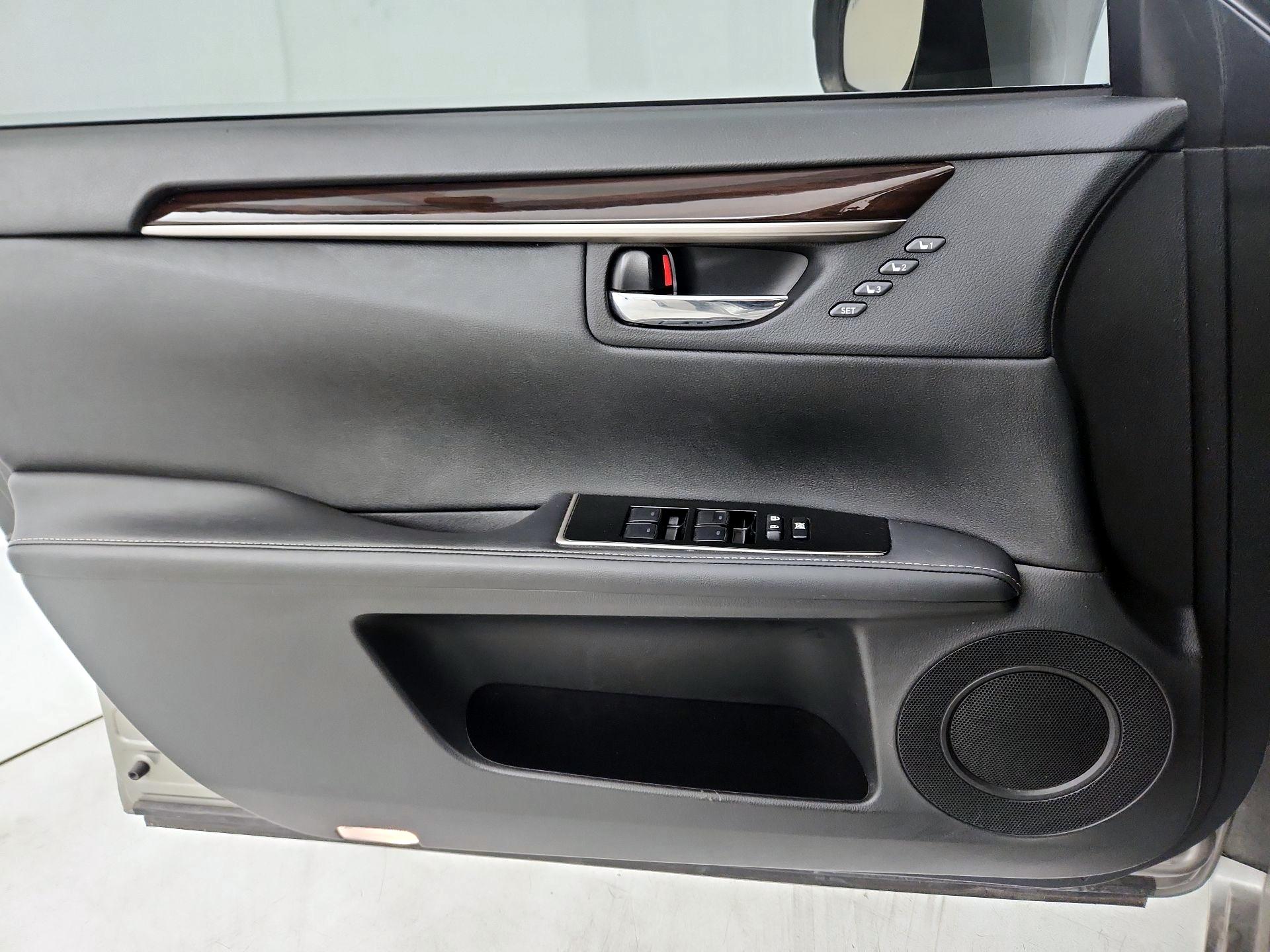 Thumbnail: 2017 Lexus ES - 12