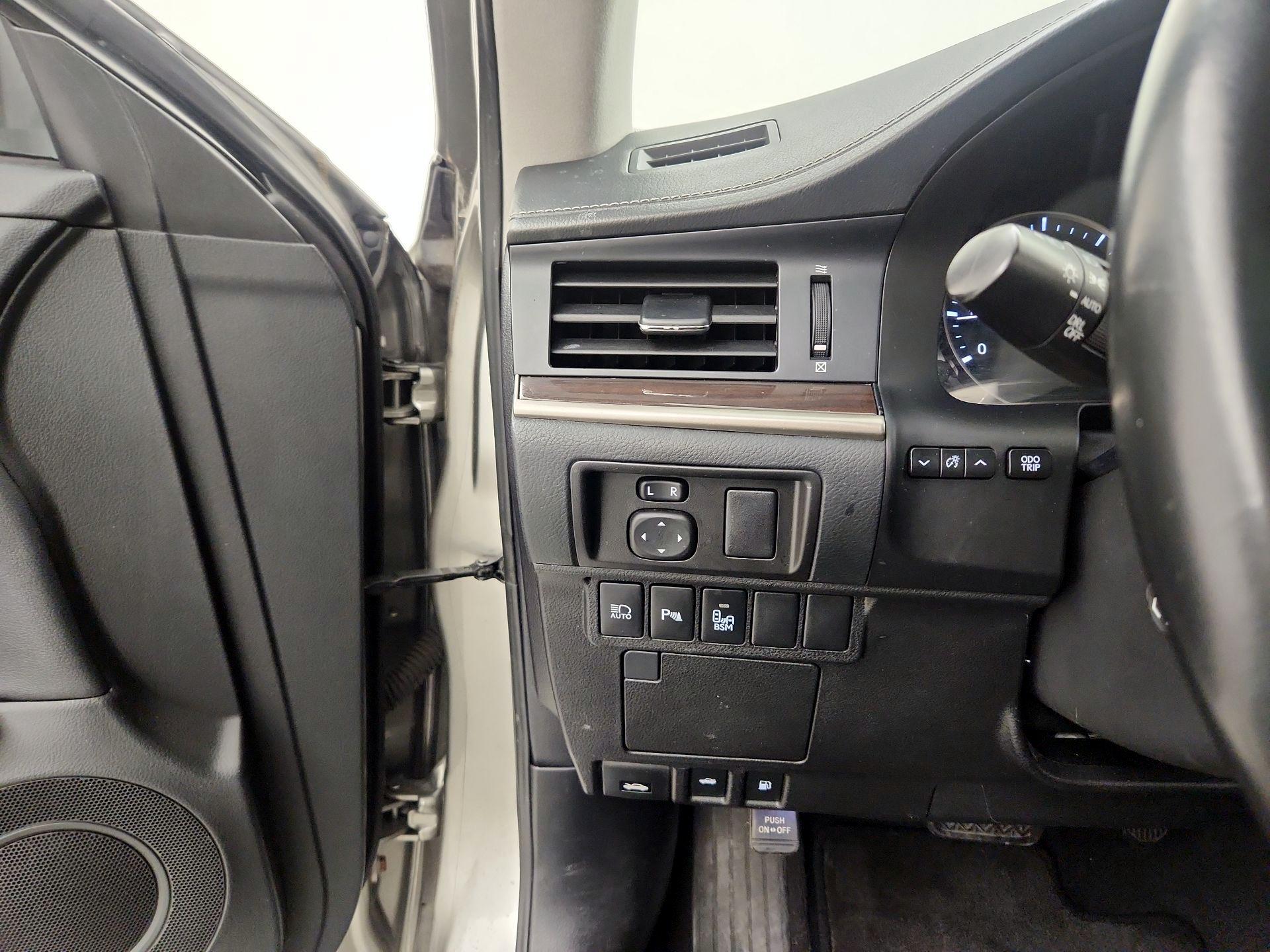 Thumbnail: 2017 Lexus ES - 13