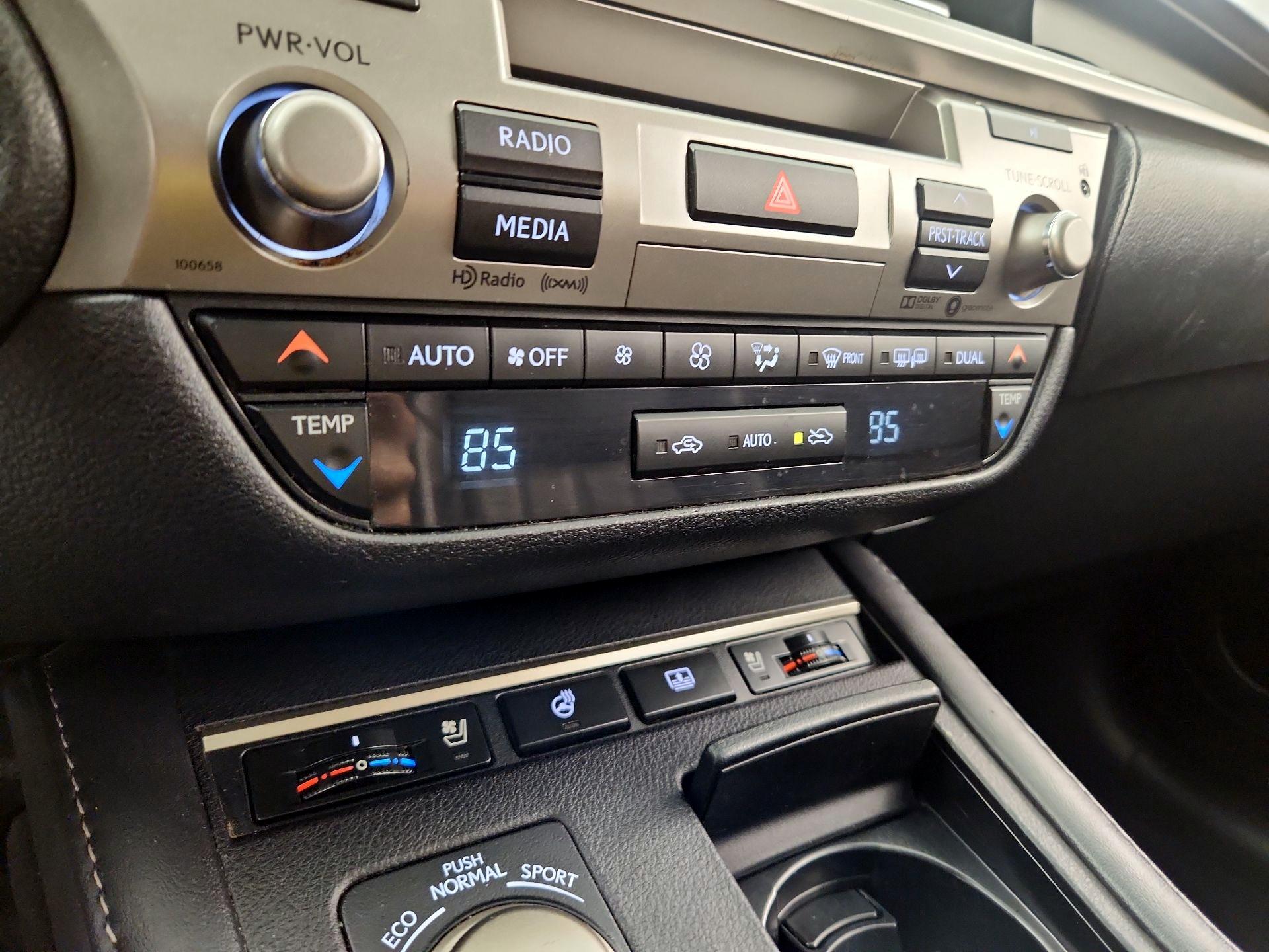 Thumbnail: 2017 Lexus ES - 17