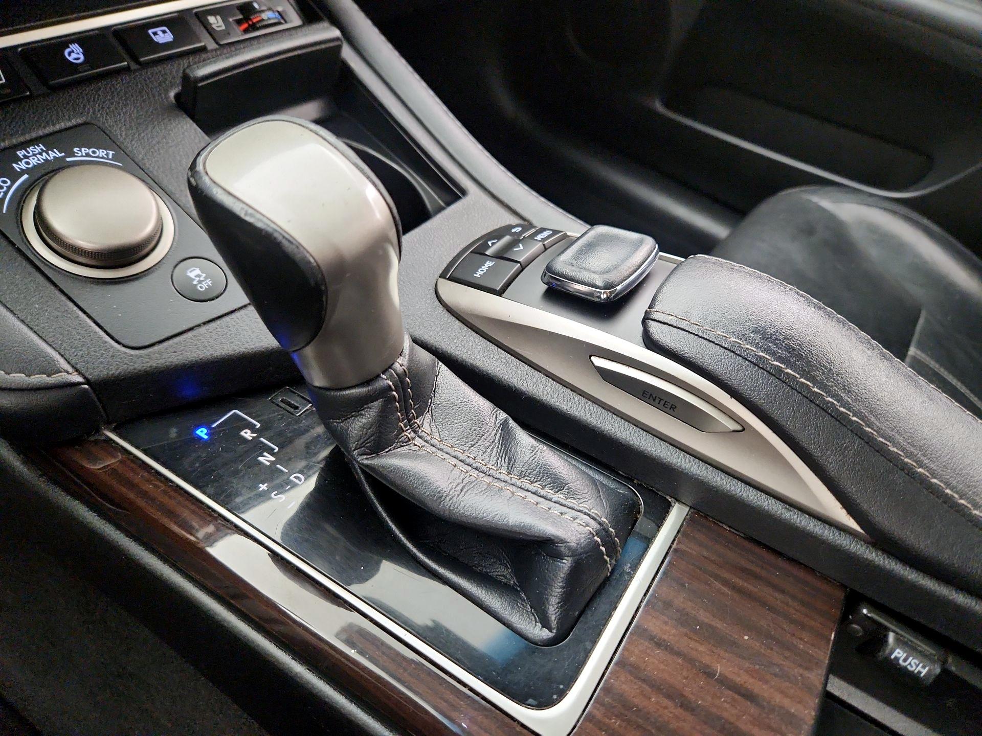 Thumbnail: 2017 Lexus ES - 18