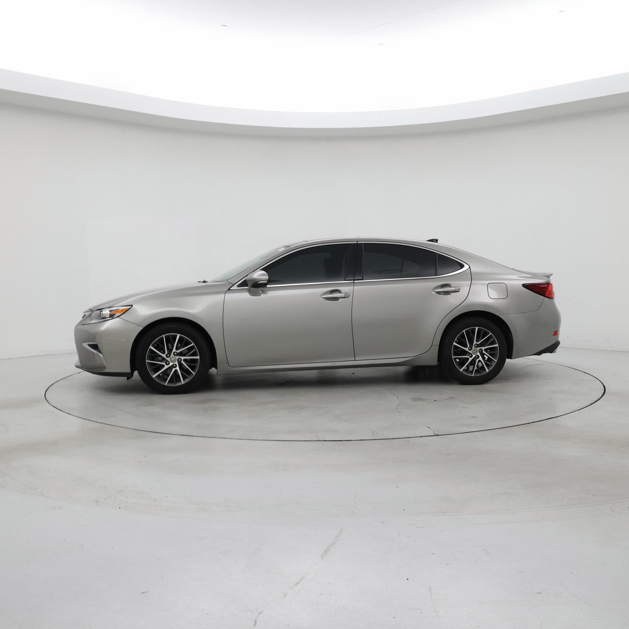 Thumbnail: 2017 Lexus ES - 3