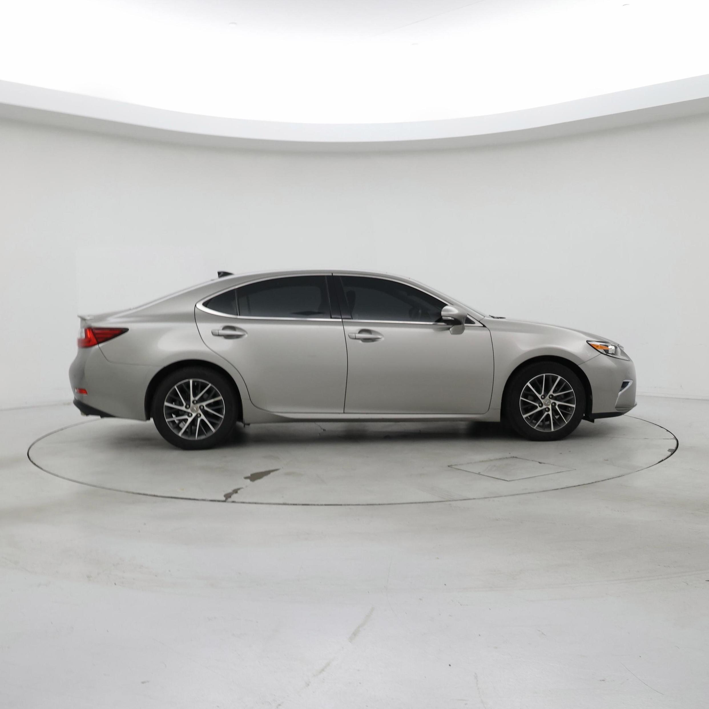 Thumbnail: 2017 Lexus ES - 7