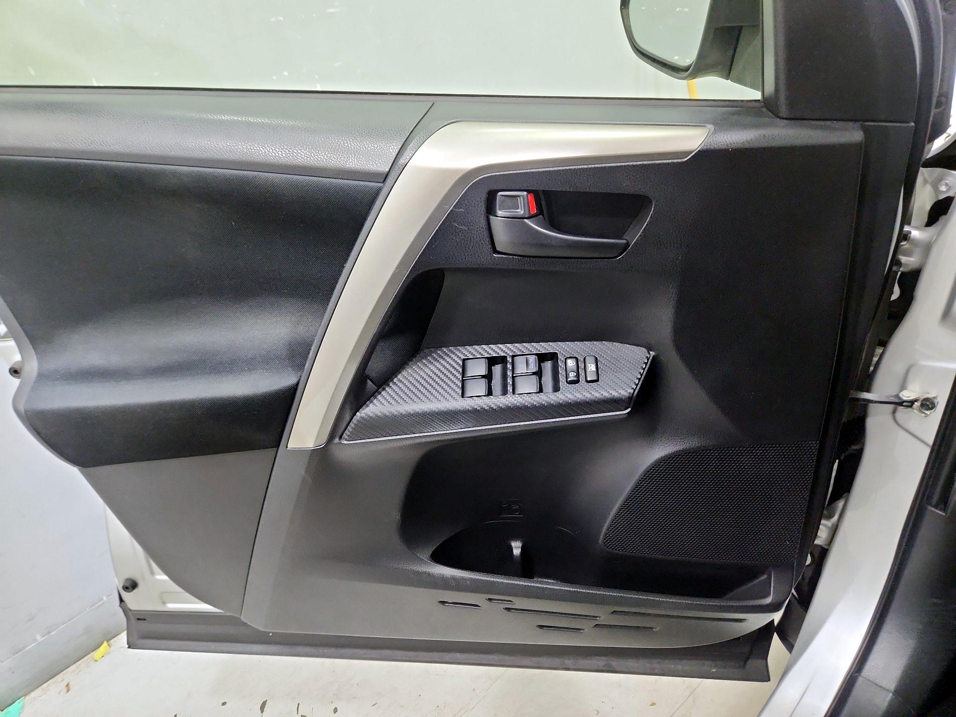 Thumbnail: 2014 Toyota RAV4 - 12