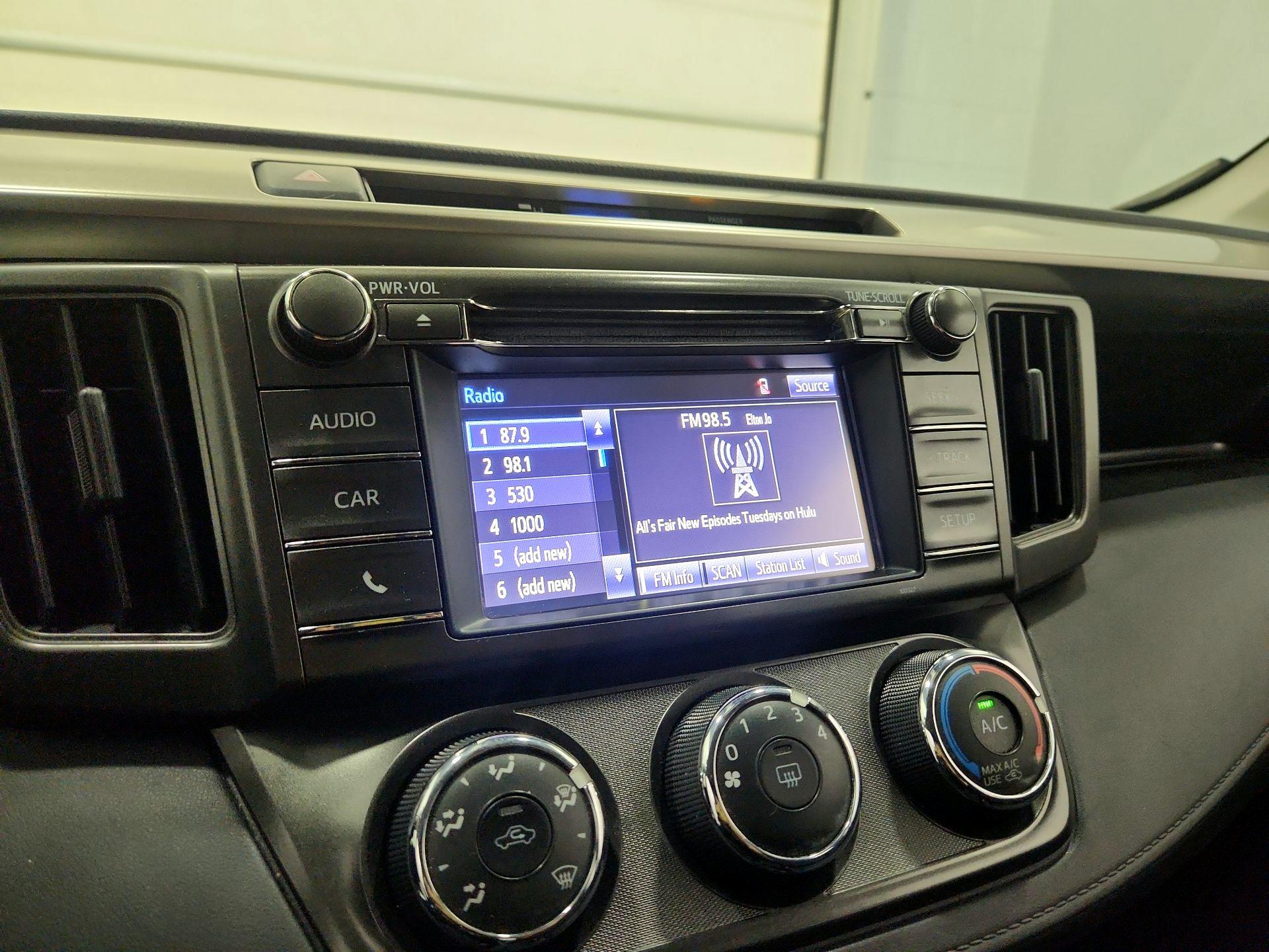 Thumbnail: 2014 Toyota RAV4 - 15