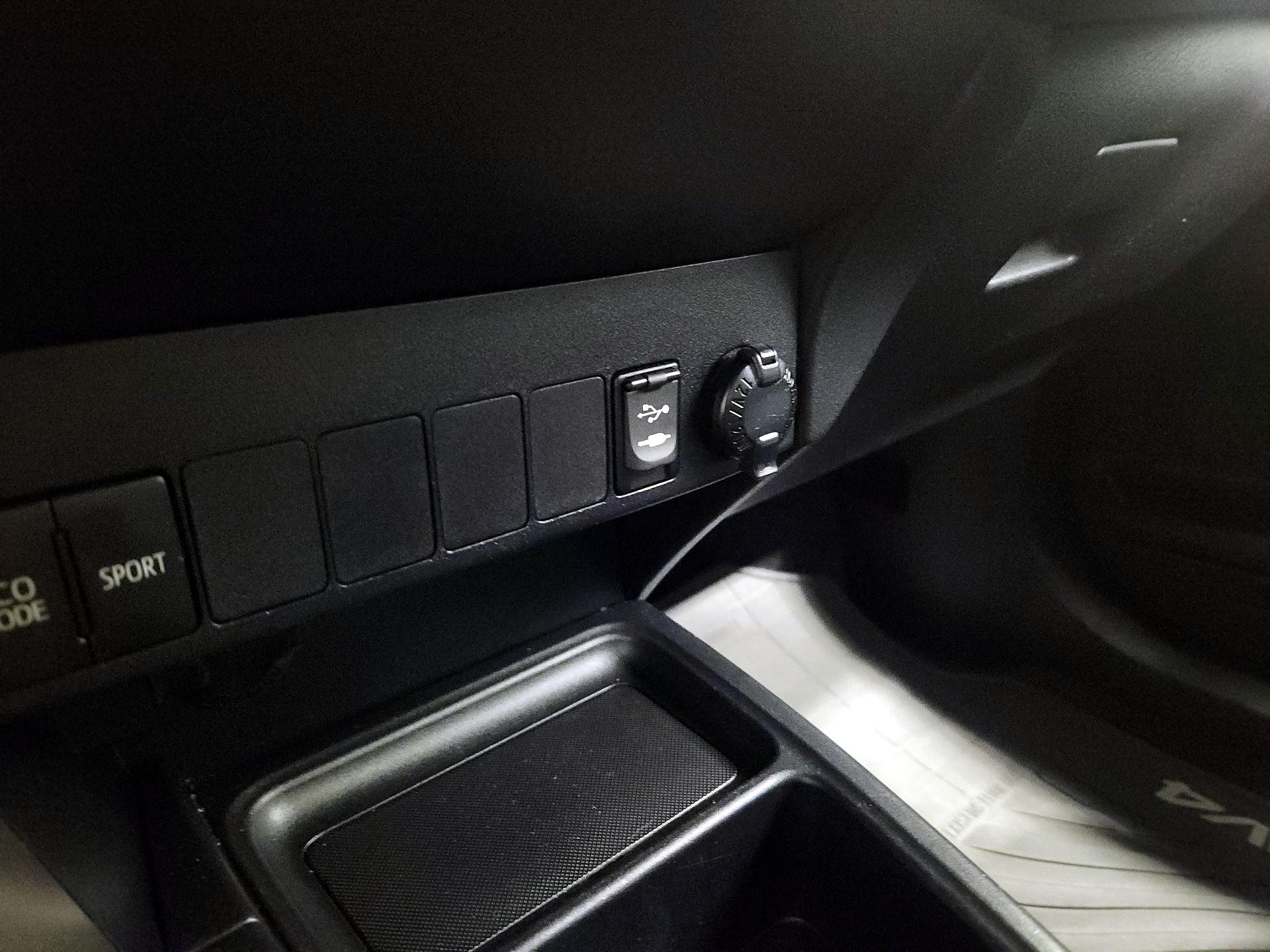 Thumbnail: 2014 Toyota RAV4 - 18