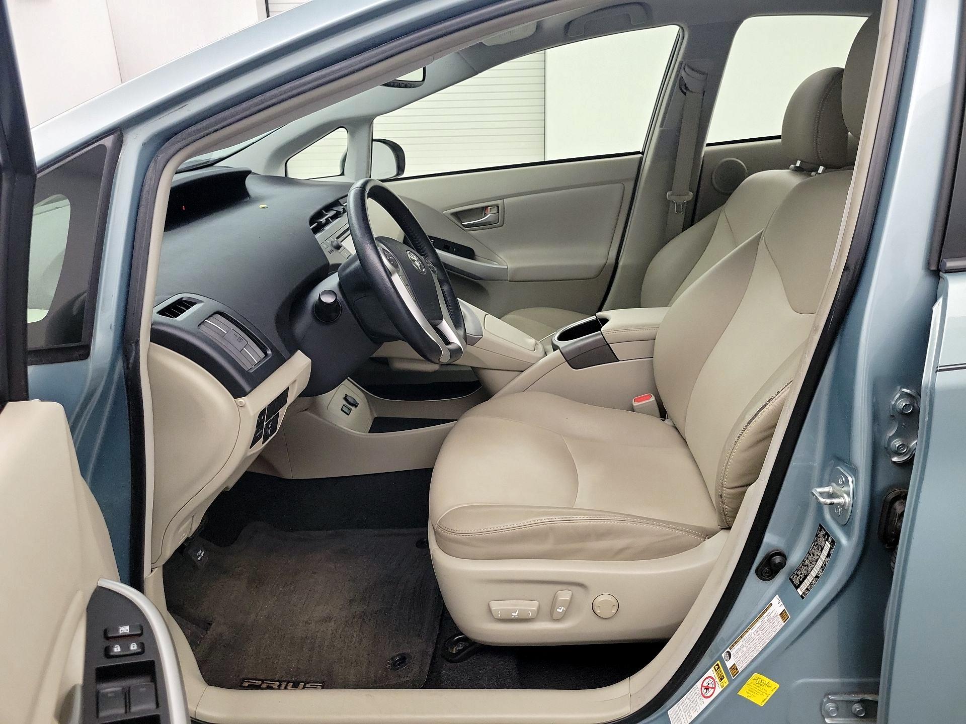 Thumbnail: 2014 Toyota Prius - 9