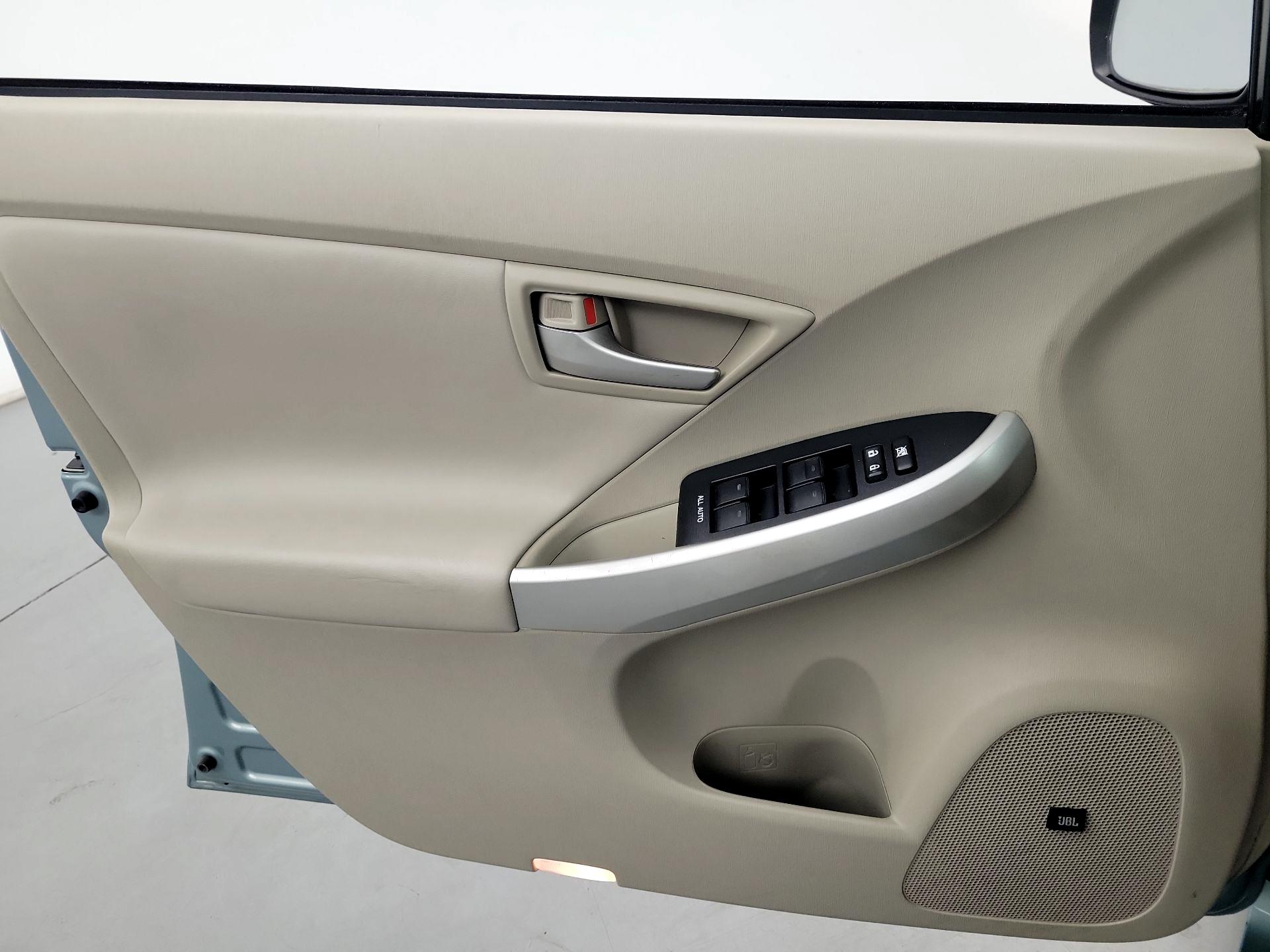 Thumbnail: 2014 Toyota Prius - 10