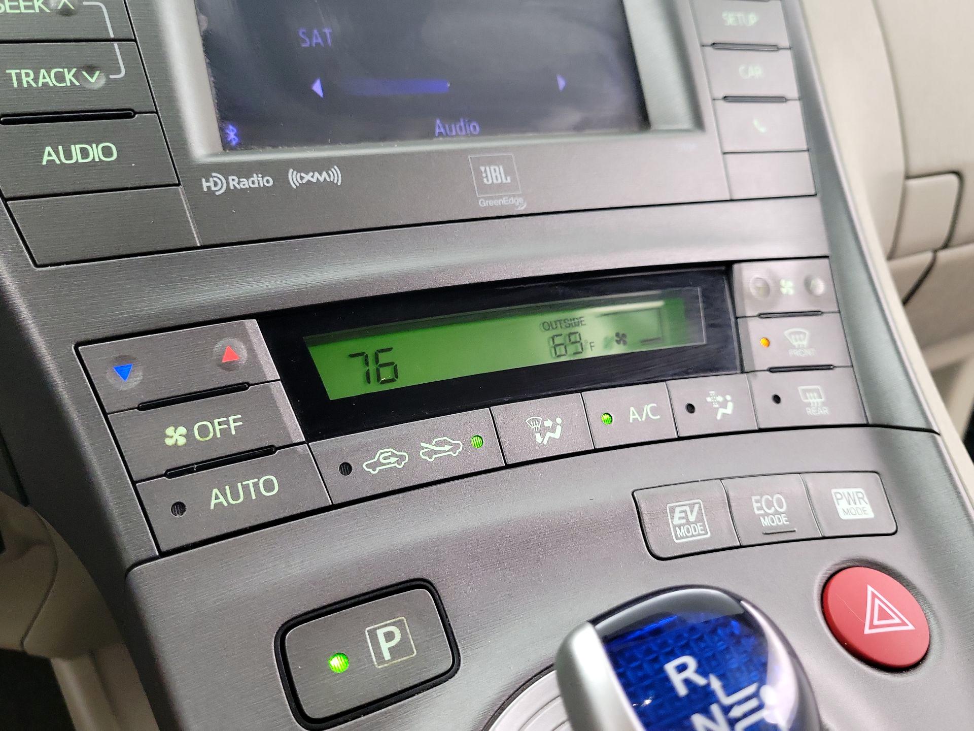 Thumbnail: 2014 Toyota Prius - 14