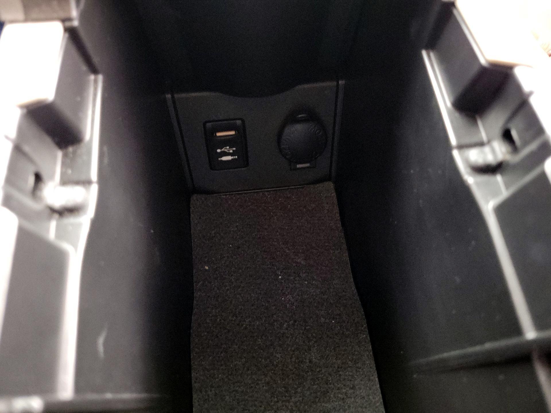 Thumbnail: 2014 Toyota Prius - 16