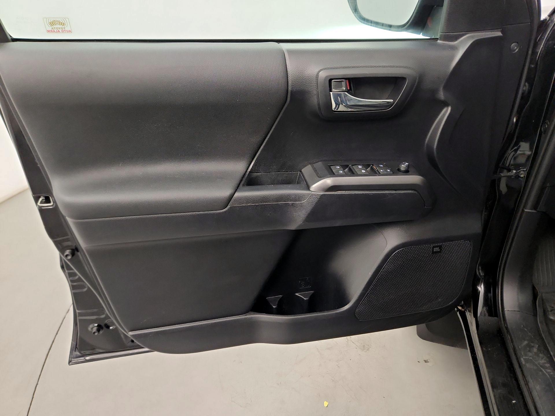 Thumbnail: 2020 Toyota Tacoma - 10