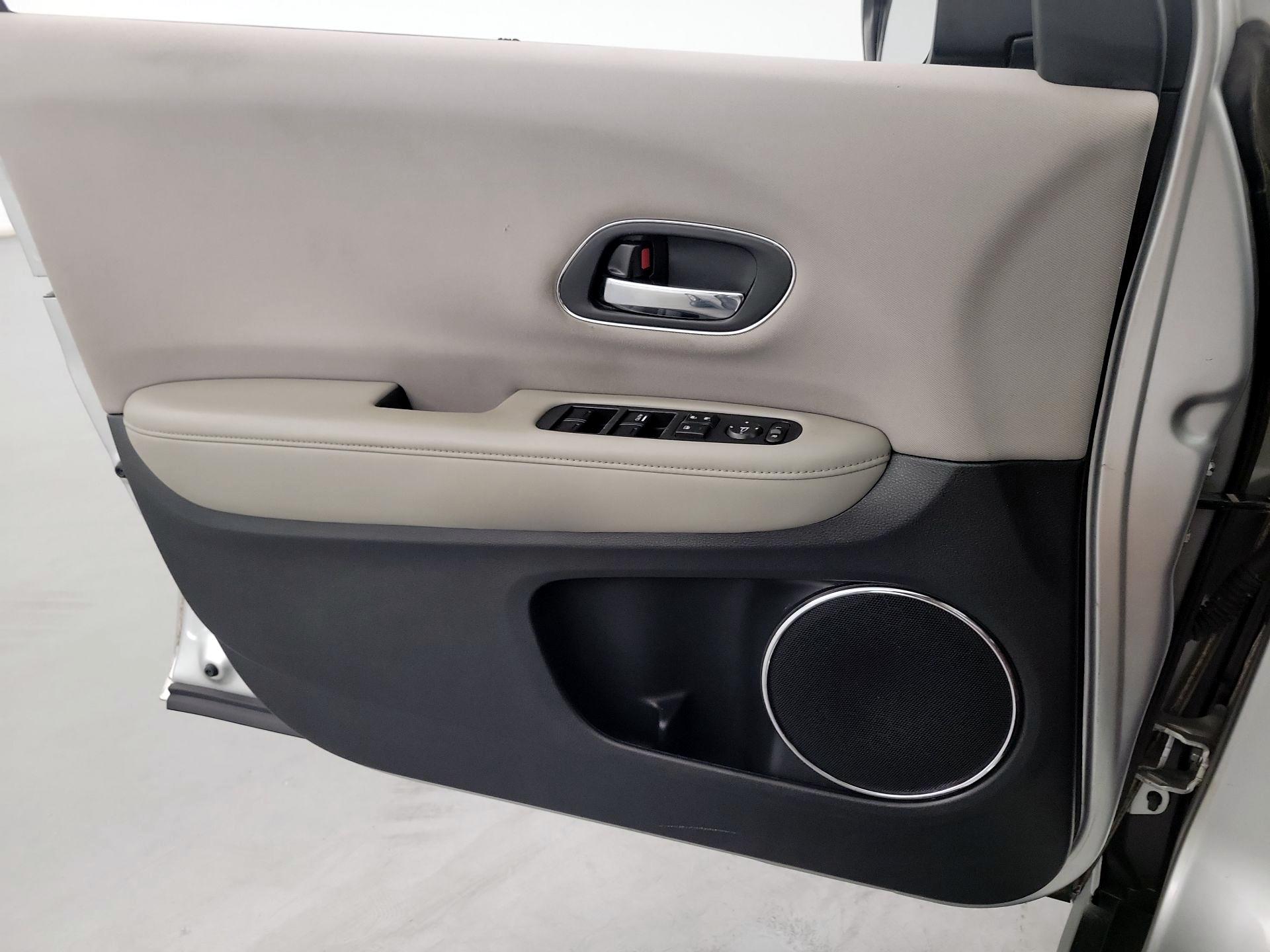 Thumbnail: 2016 Honda HR-V - 10