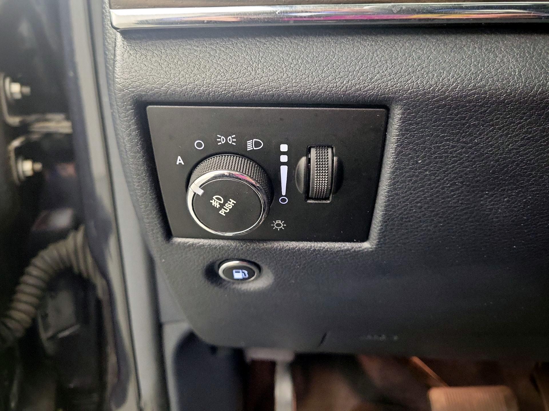 Thumbnail: 2014 Jeep Grand Cherokee - 11