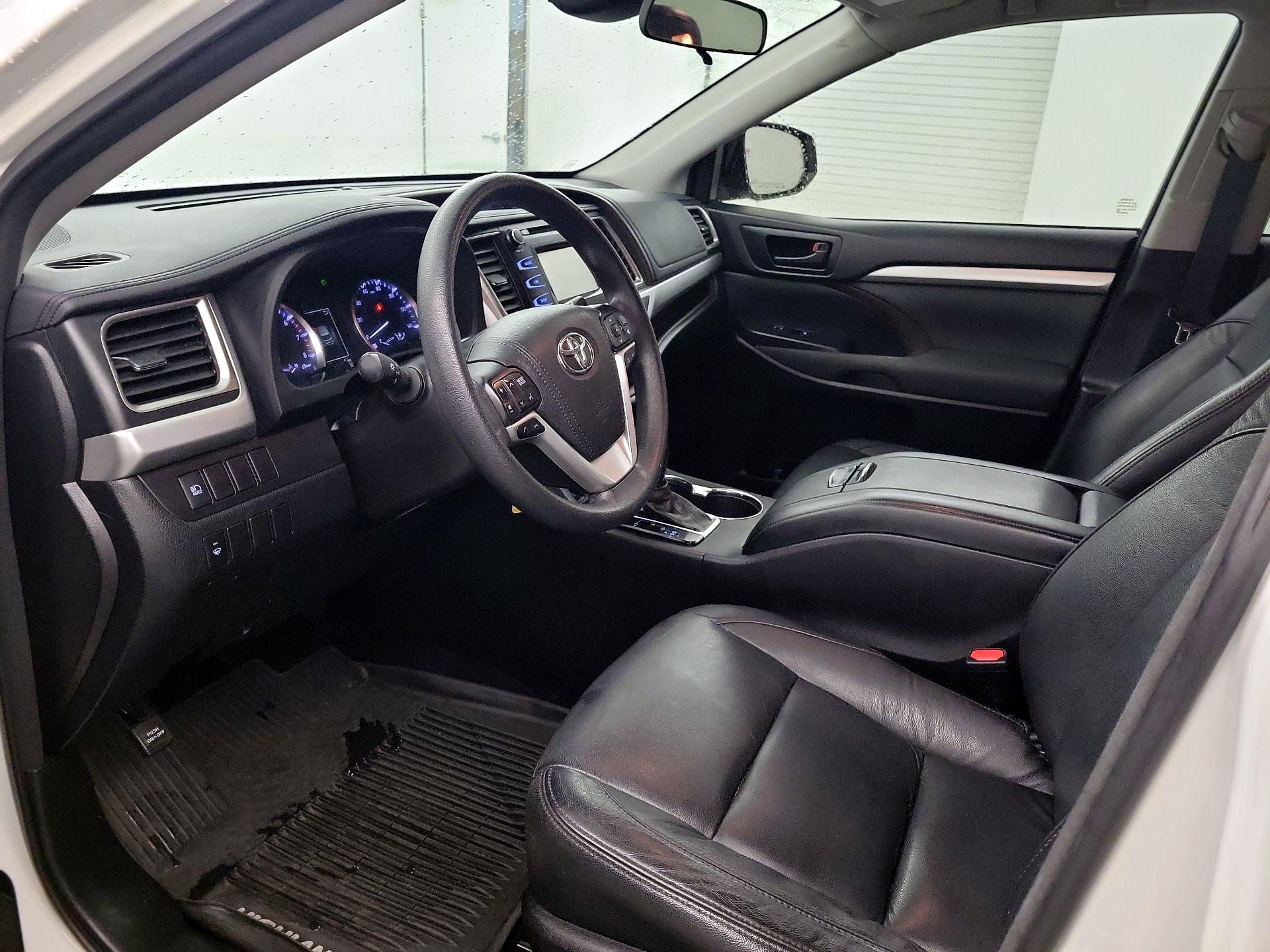 Thumbnail: 2017 Toyota Highlander - 9