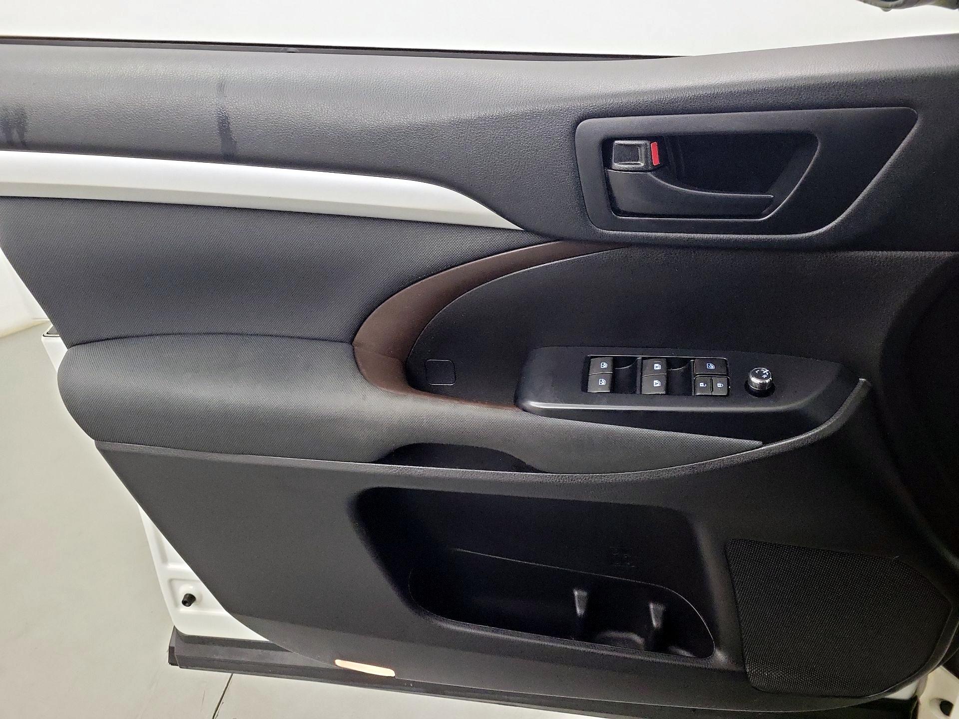 Thumbnail: 2017 Toyota Highlander - 10