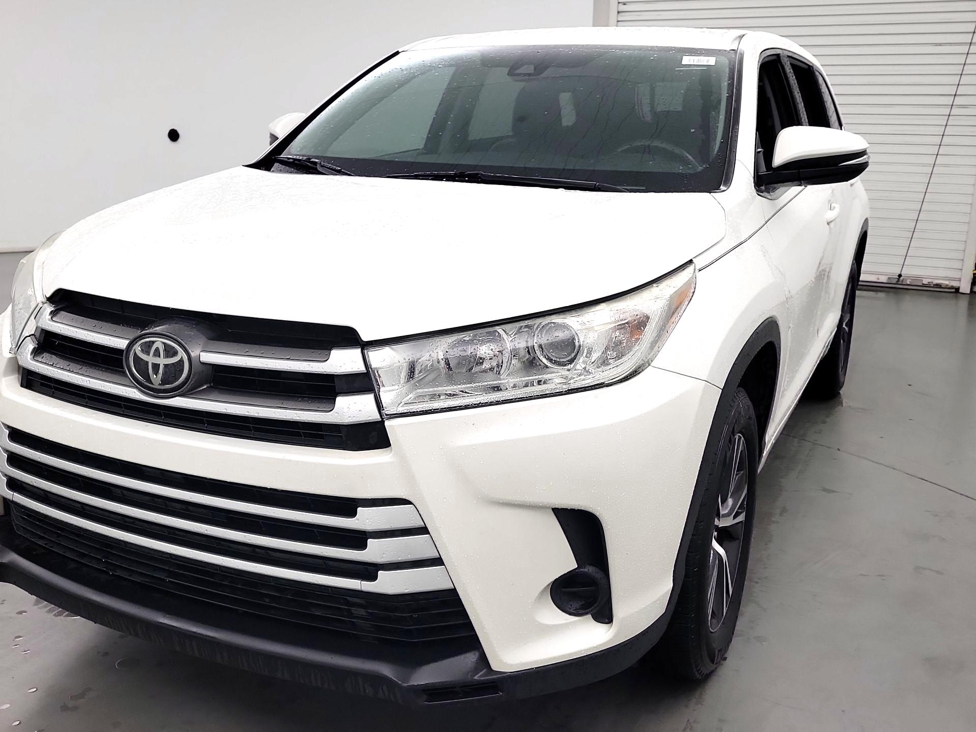 Thumbnail: 2017 Toyota Highlander - 3