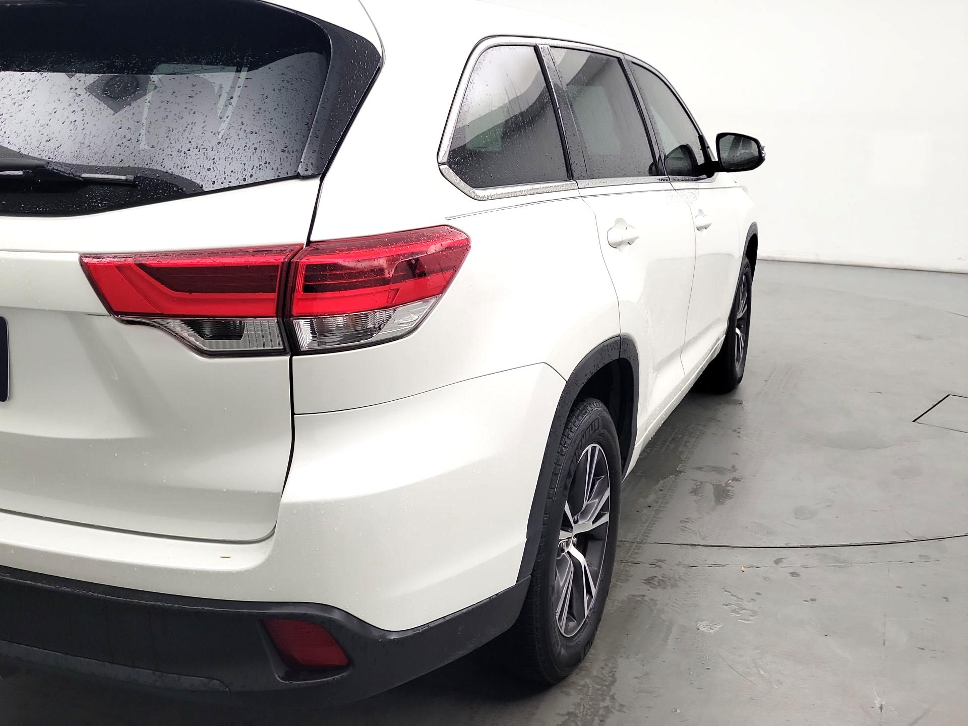 Thumbnail: 2017 Toyota Highlander - 5